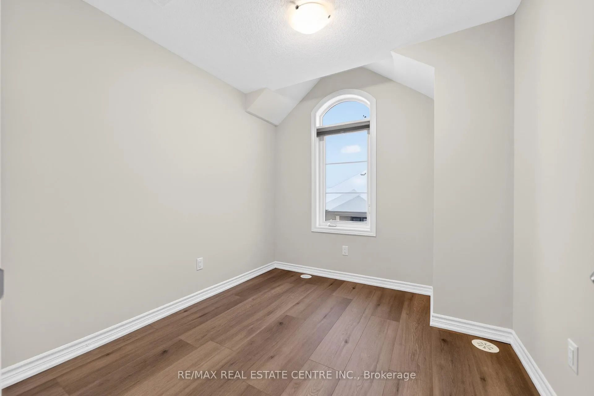 Photo 27 of 6 Borers Creek Circle S, Hamilton, Waterdown — HOMEH