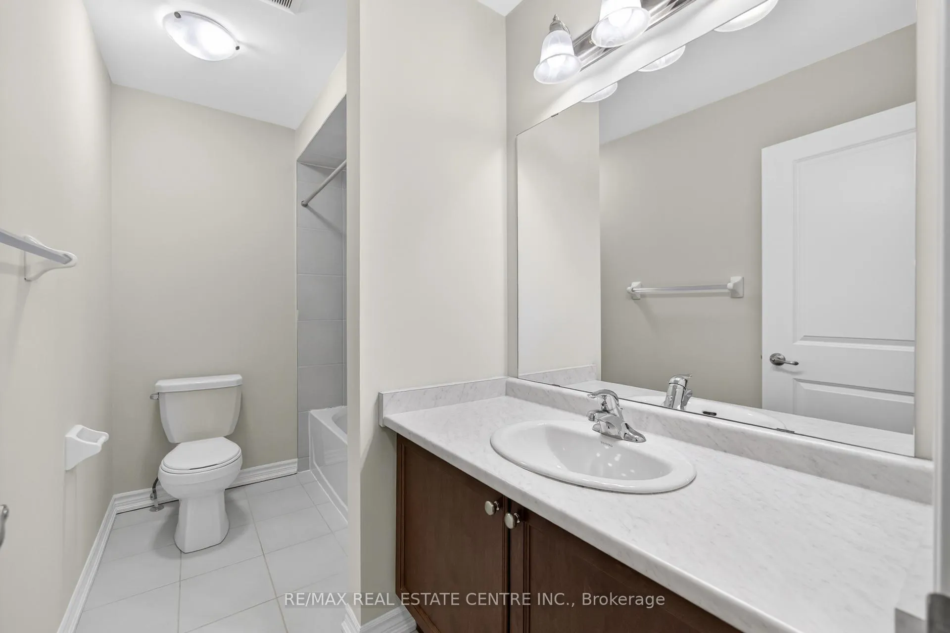 Photo 32 of 6 Borers Creek Circle S, Hamilton, Waterdown — HOMEH