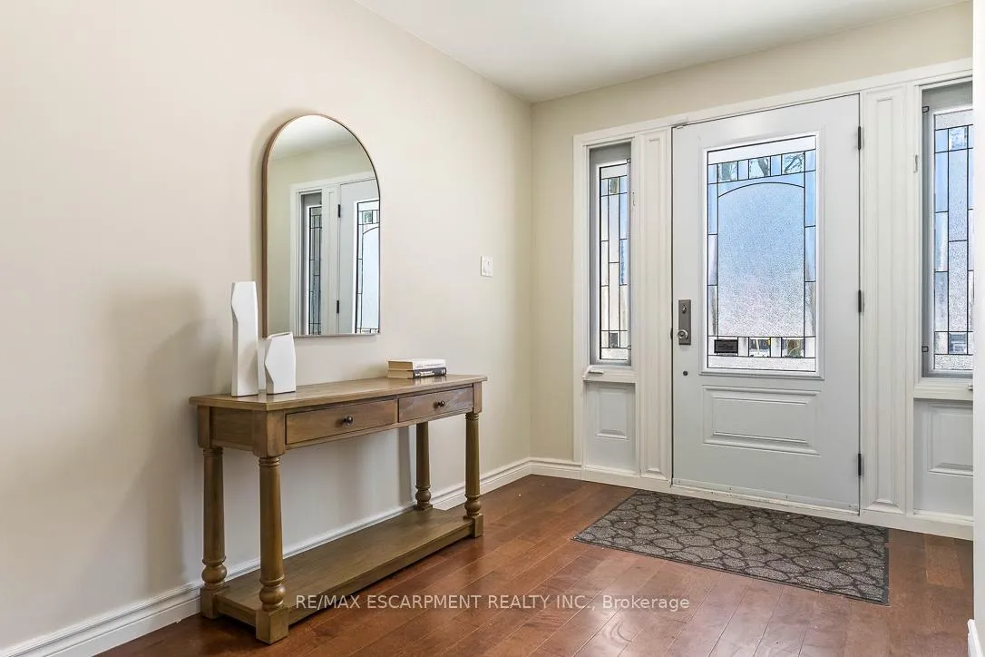 Photo 2 of 720 Mullin Way, Burlington, Appleby — HOMEH