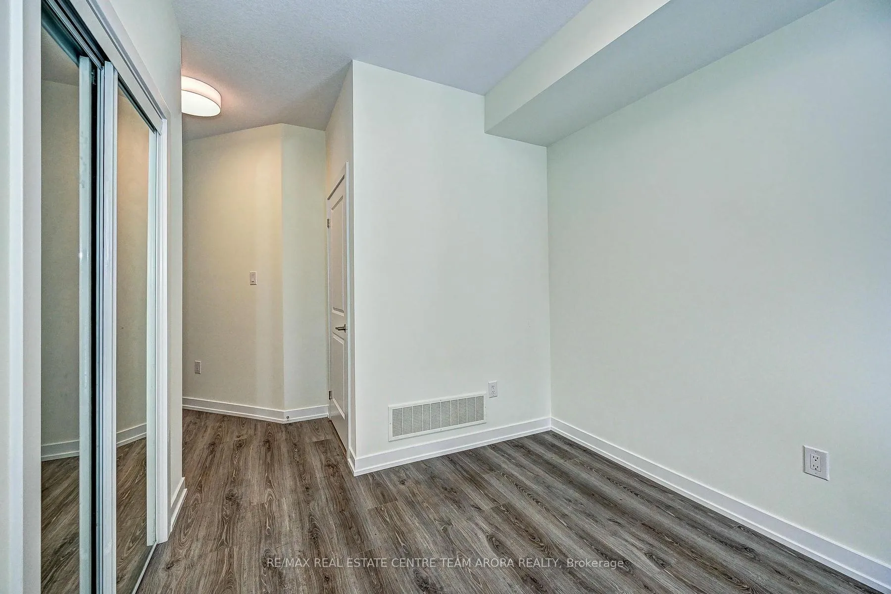 Photo 6 of Unit 11, 10 Birmingham Drive, Cambridge — HOMEH