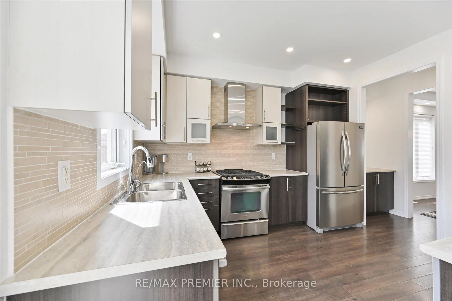 Photo 8 of 75 Cook Street, Hamilton, Binbrook — HOMEH
