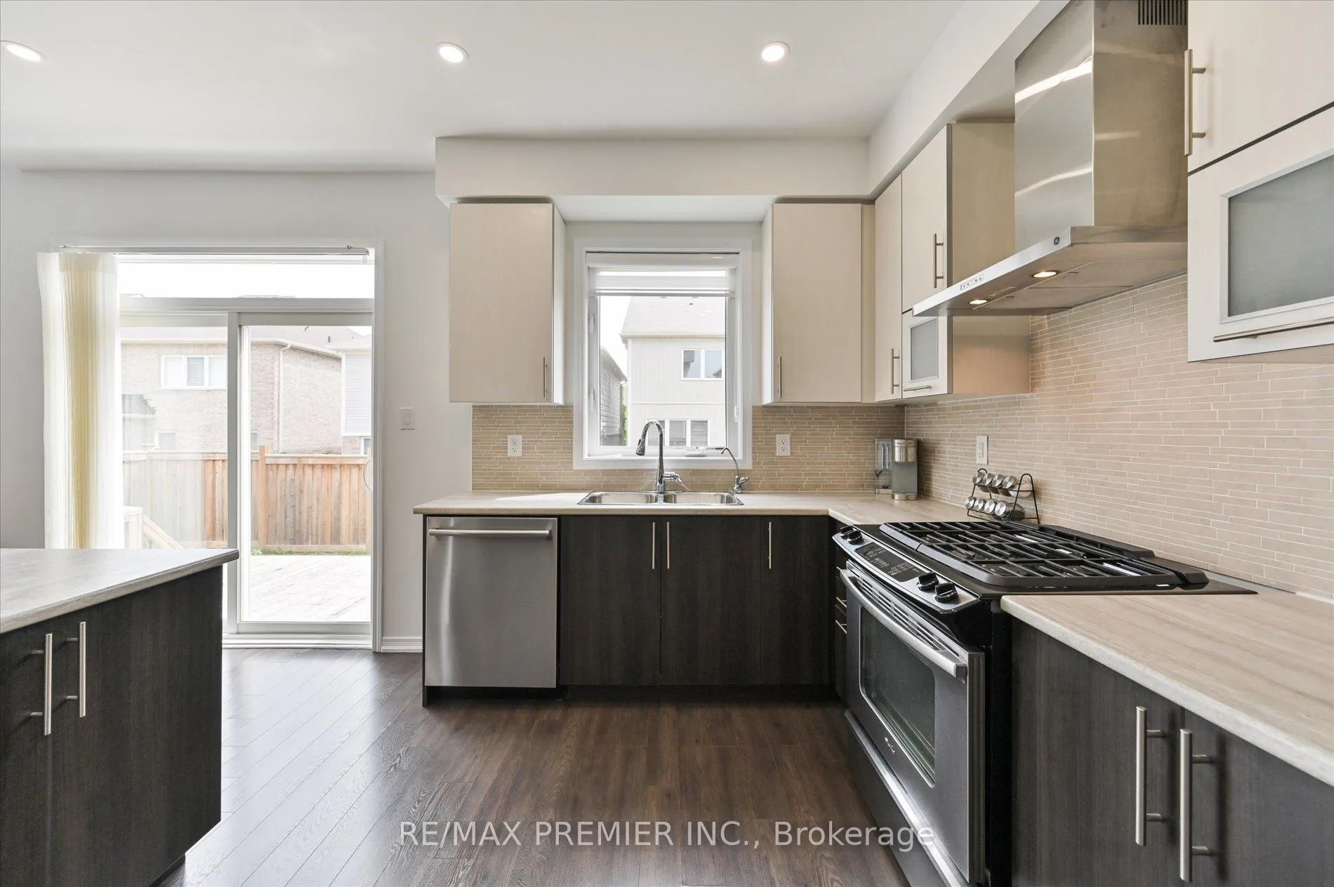 Photo 9 of 75 Cook Street, Hamilton, Binbrook — HOMEH