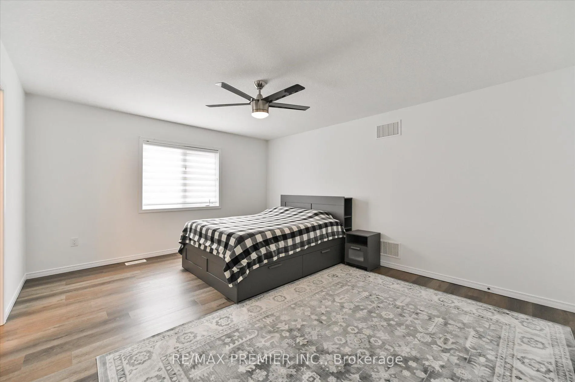 Photo 16 of 75 Cook Street, Hamilton, Binbrook — HOMEH