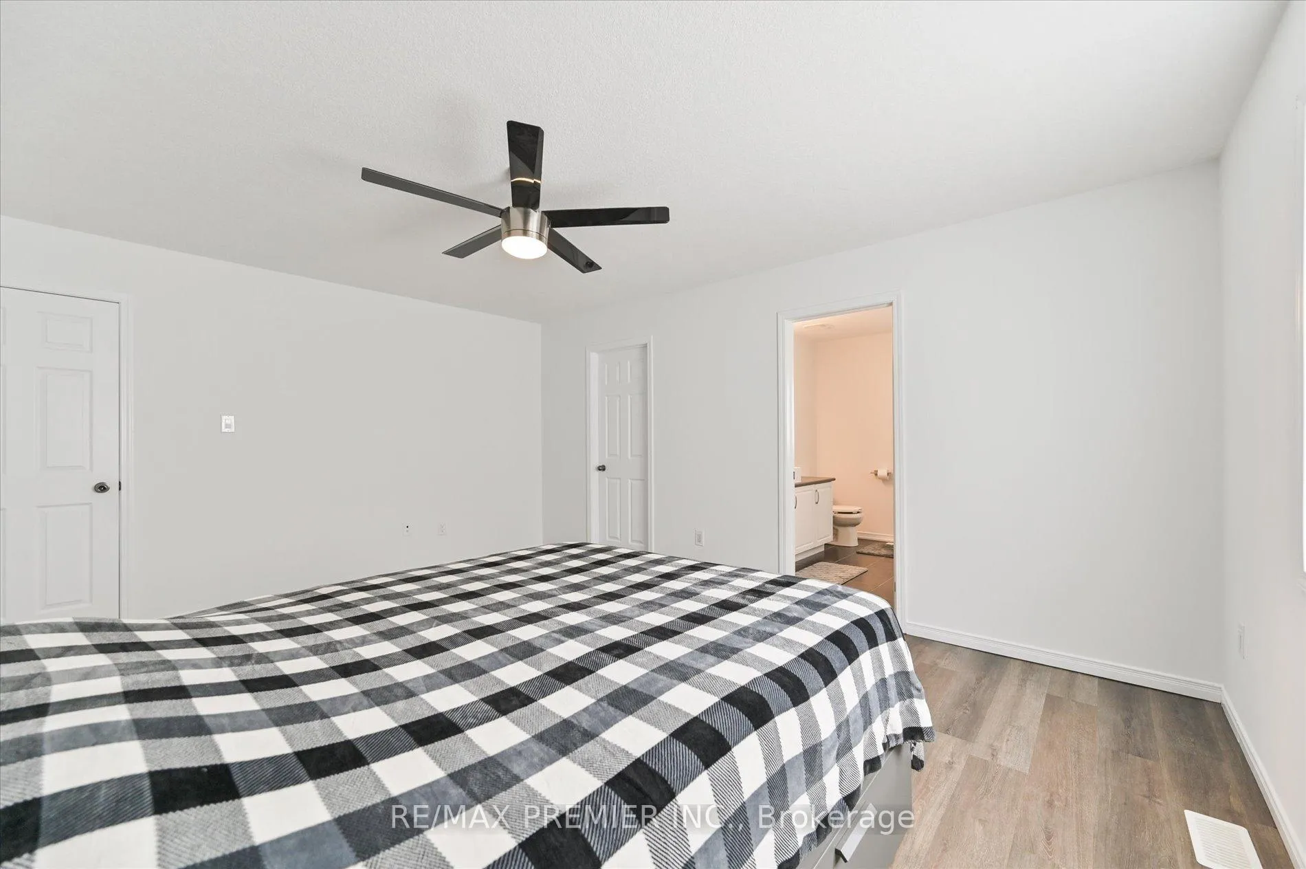 Photo 17 of 75 Cook Street, Hamilton, Binbrook — HOMEH