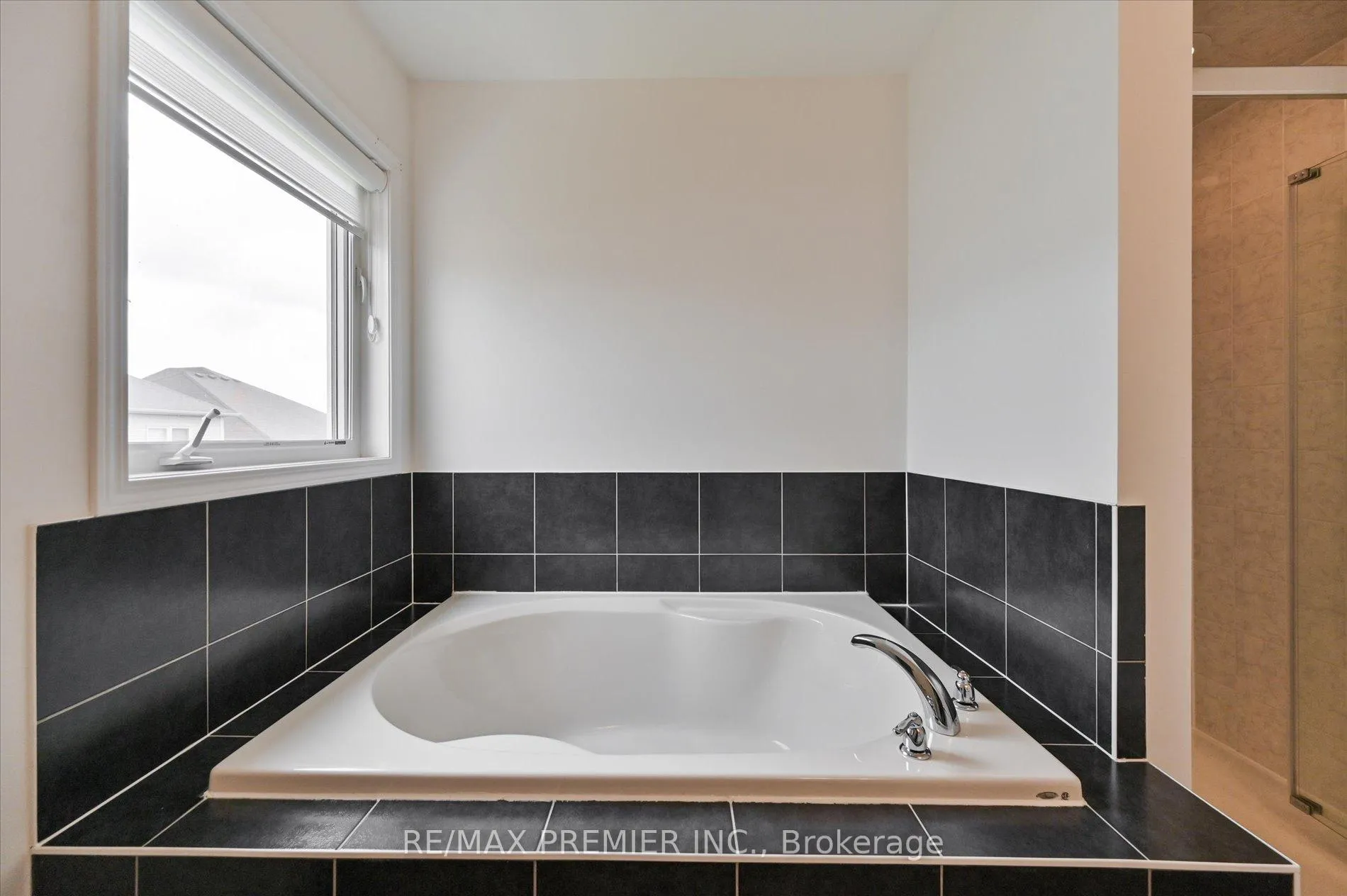Photo 22 of 75 Cook Street, Hamilton, Binbrook — HOMEH