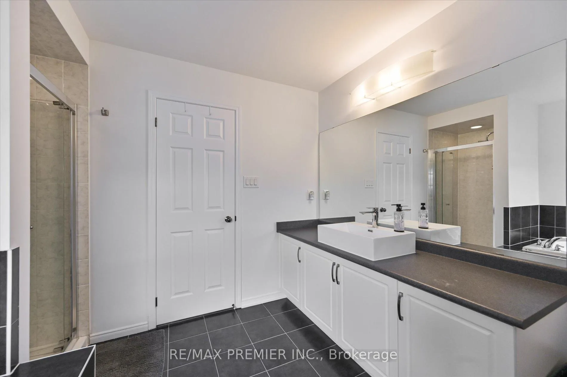 Photo 23 of 75 Cook Street, Hamilton, Binbrook — HOMEH
