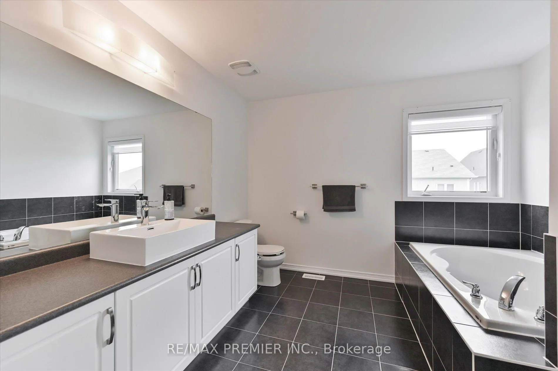 Photo 24 of 75 Cook Street, Hamilton, Binbrook — HOMEH