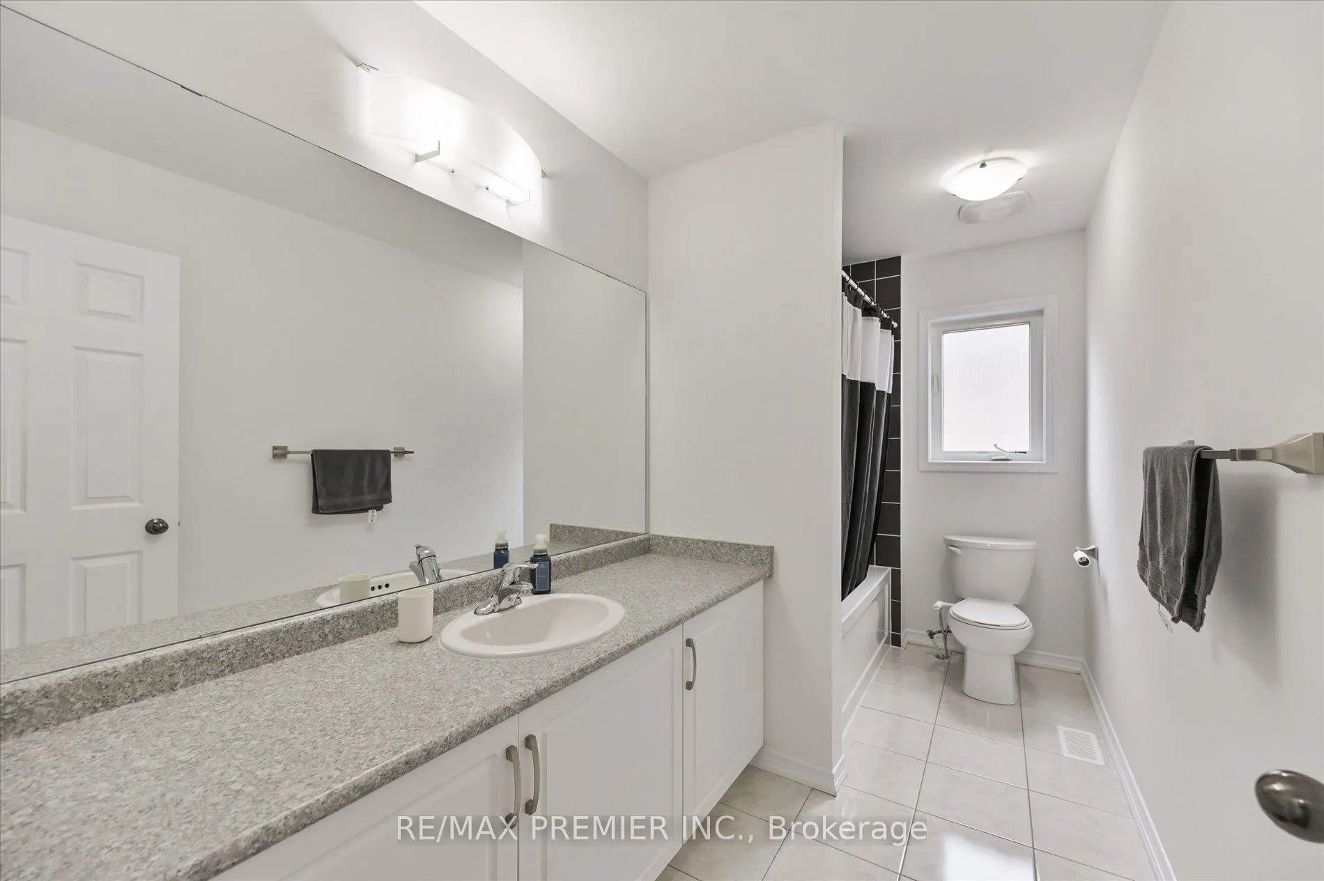 Photo 25 of 75 Cook Street, Hamilton, Binbrook — HOMEH