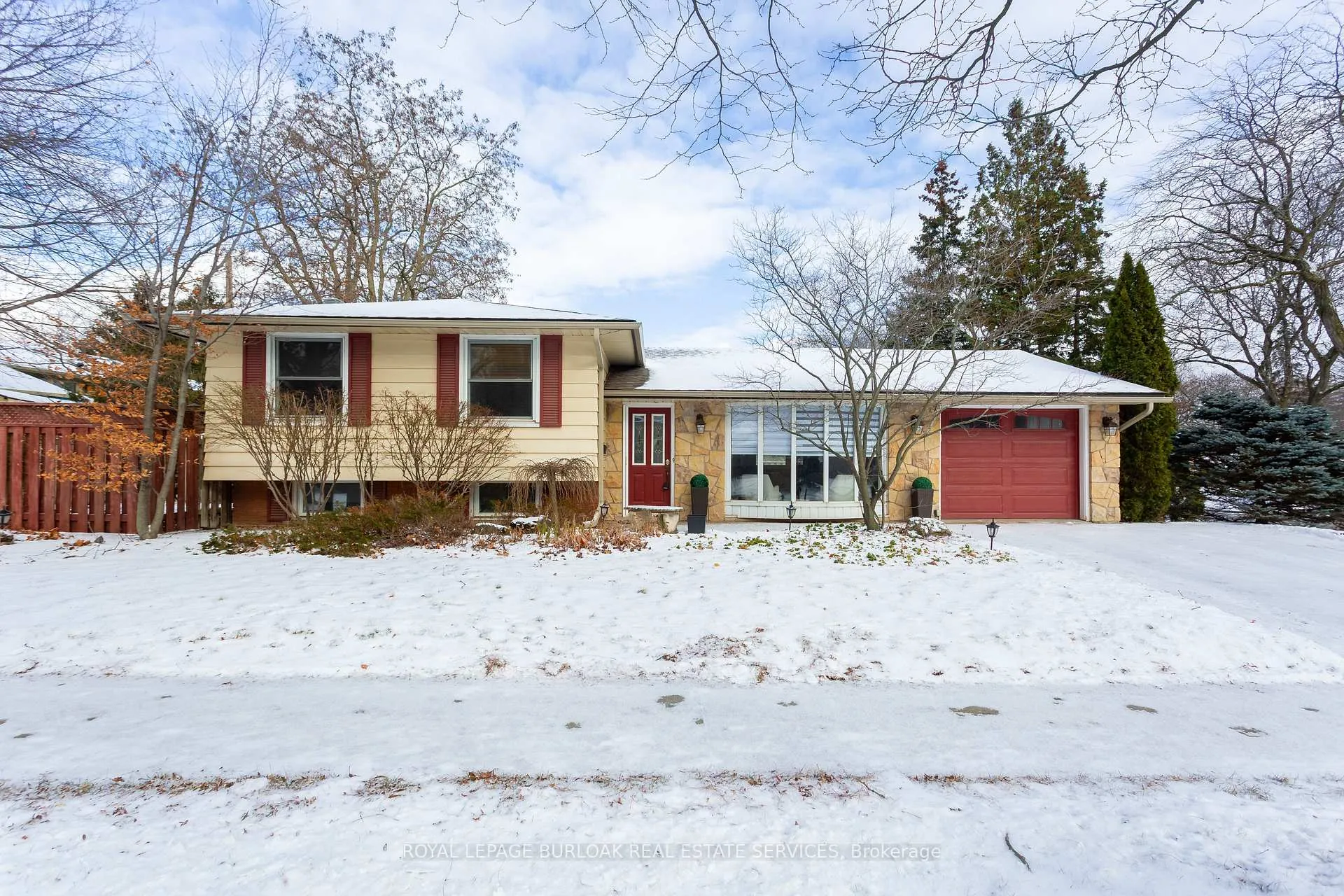 Photo 2 of 581 Braemore Road, Burlington, Roseland — HOMEH