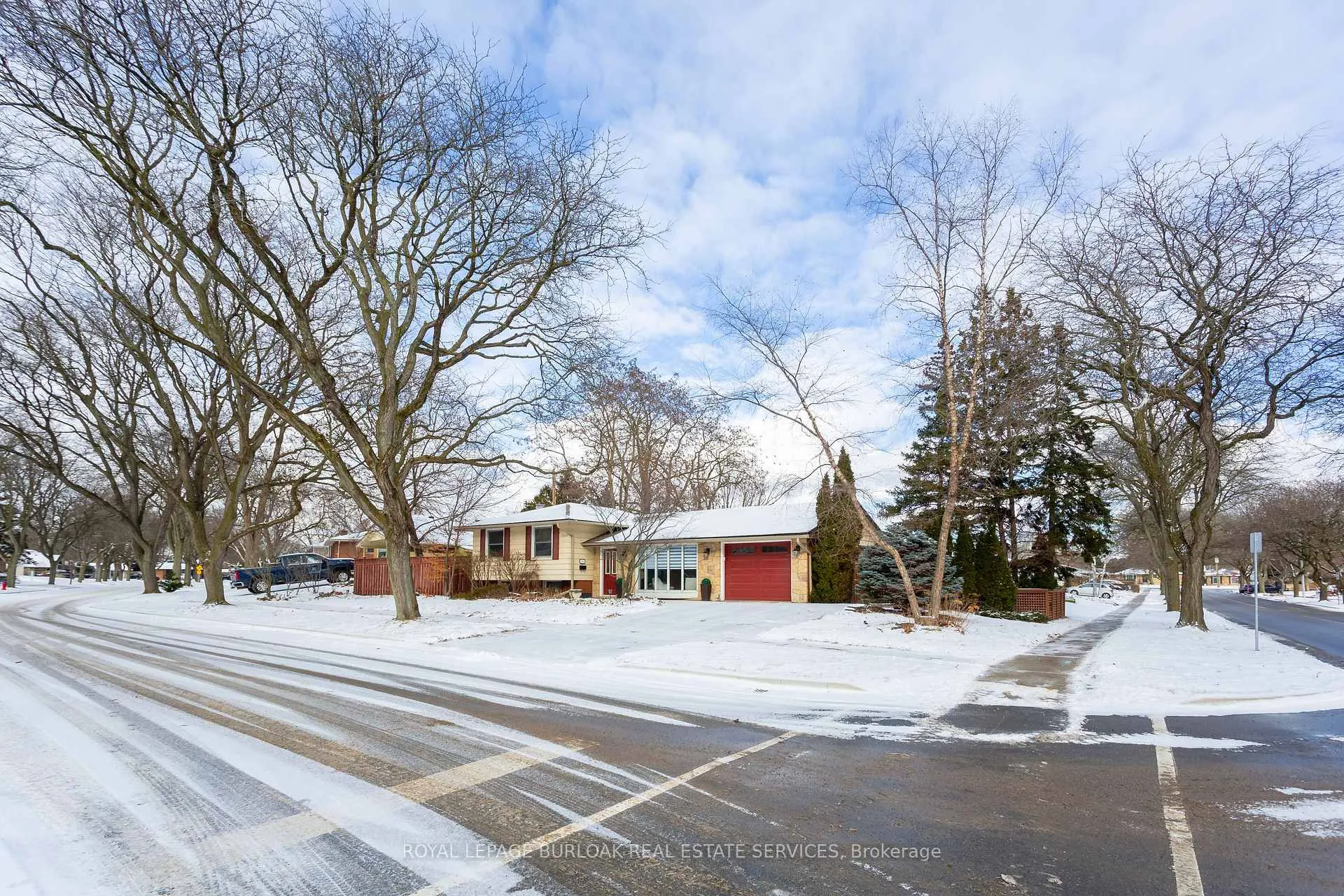 Photo 3 of 581 Braemore Road, Burlington, Roseland — HOMEH