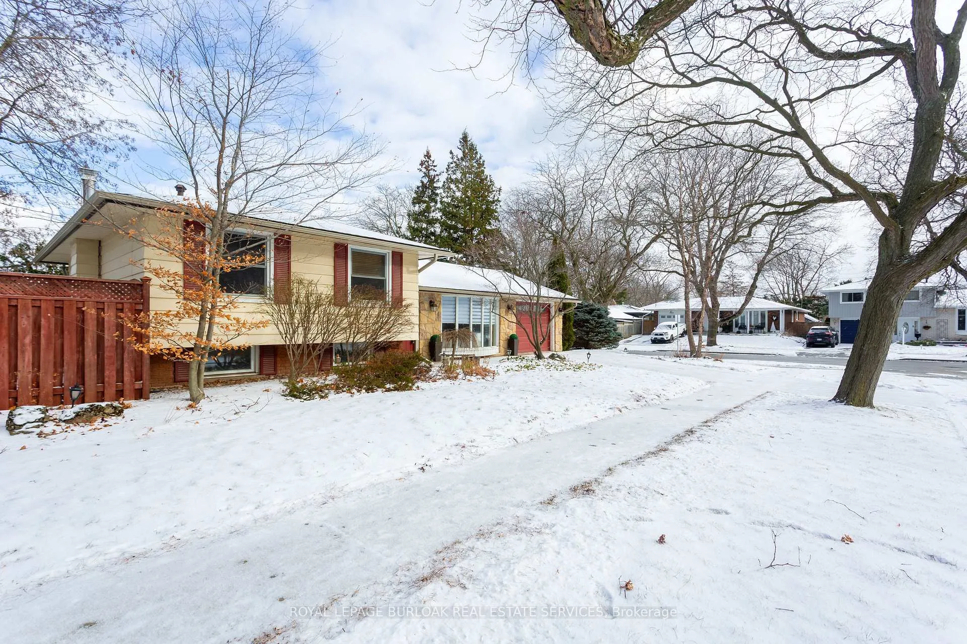 Photo 4 of 581 Braemore Road, Burlington, Roseland — HOMEH