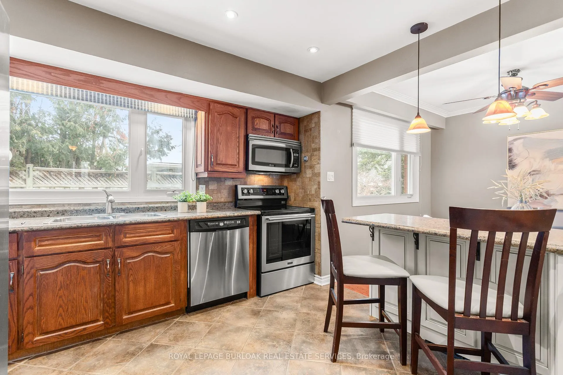 Photo 14 of 581 Braemore Road, Burlington, Roseland — HOMEH