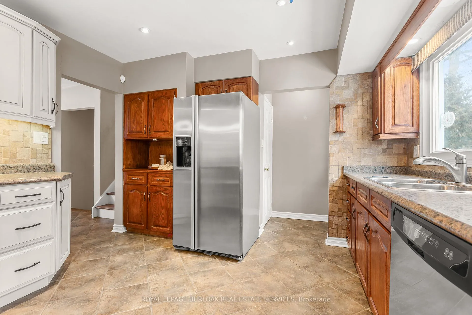 Photo 17 of 581 Braemore Road, Burlington, Roseland — HOMEH