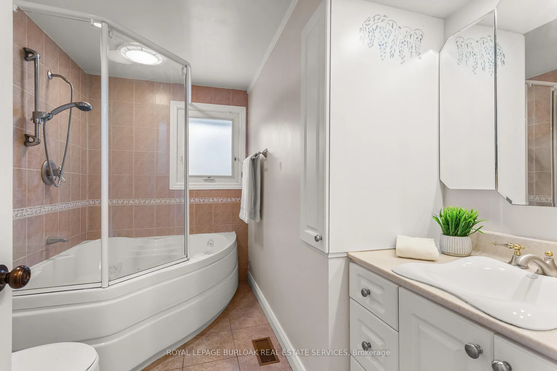 Photo 25 of 581 Braemore Road, Burlington, Roseland — HOMEH