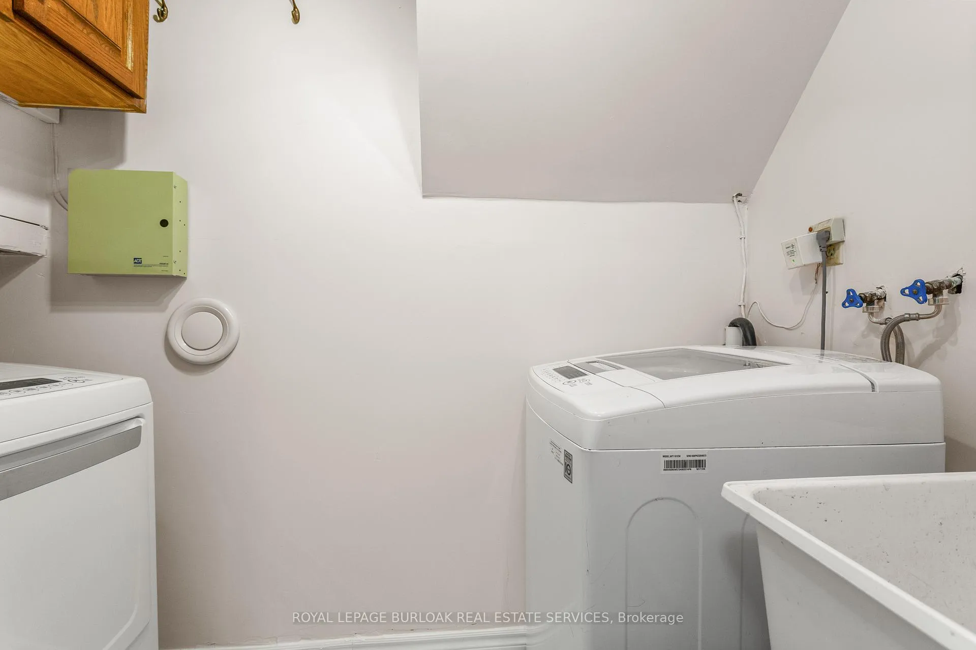 Photo 32 of 581 Braemore Road, Burlington, Roseland — HOMEH
