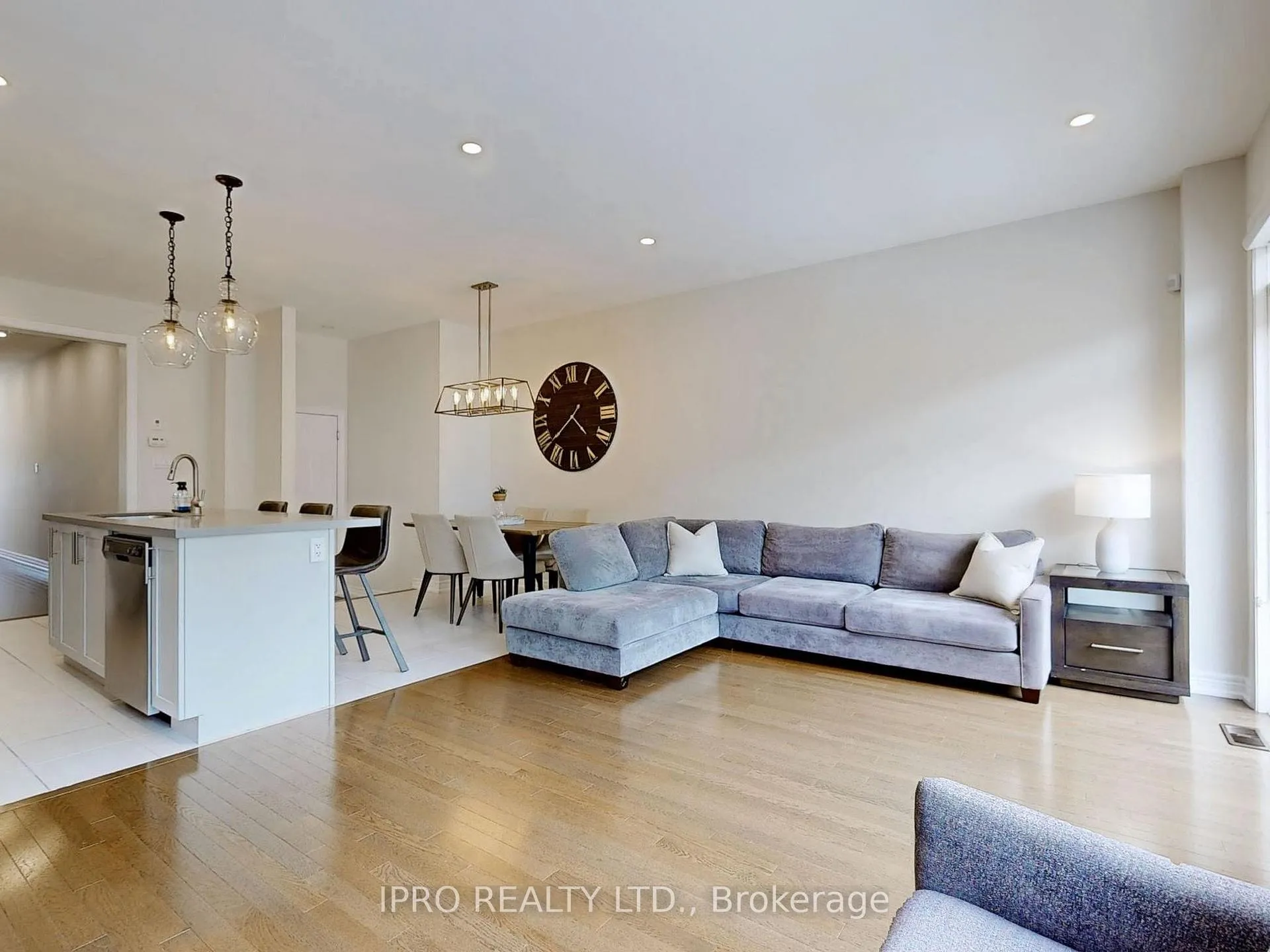 Photo 4 of 10 Adventura Road, Brampton, Northwest Brampton — HOMEH