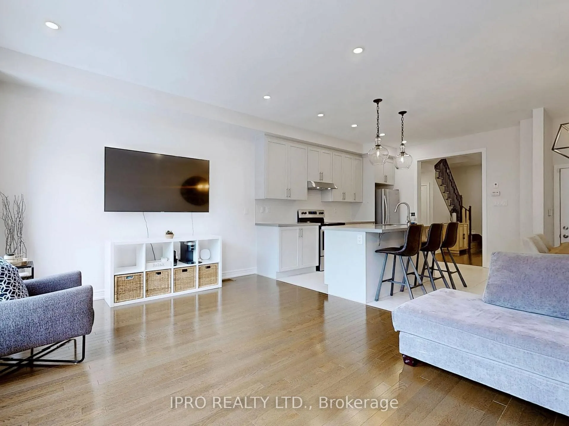 Photo 5 of 10 Adventura Road, Brampton, Northwest Brampton — HOMEH