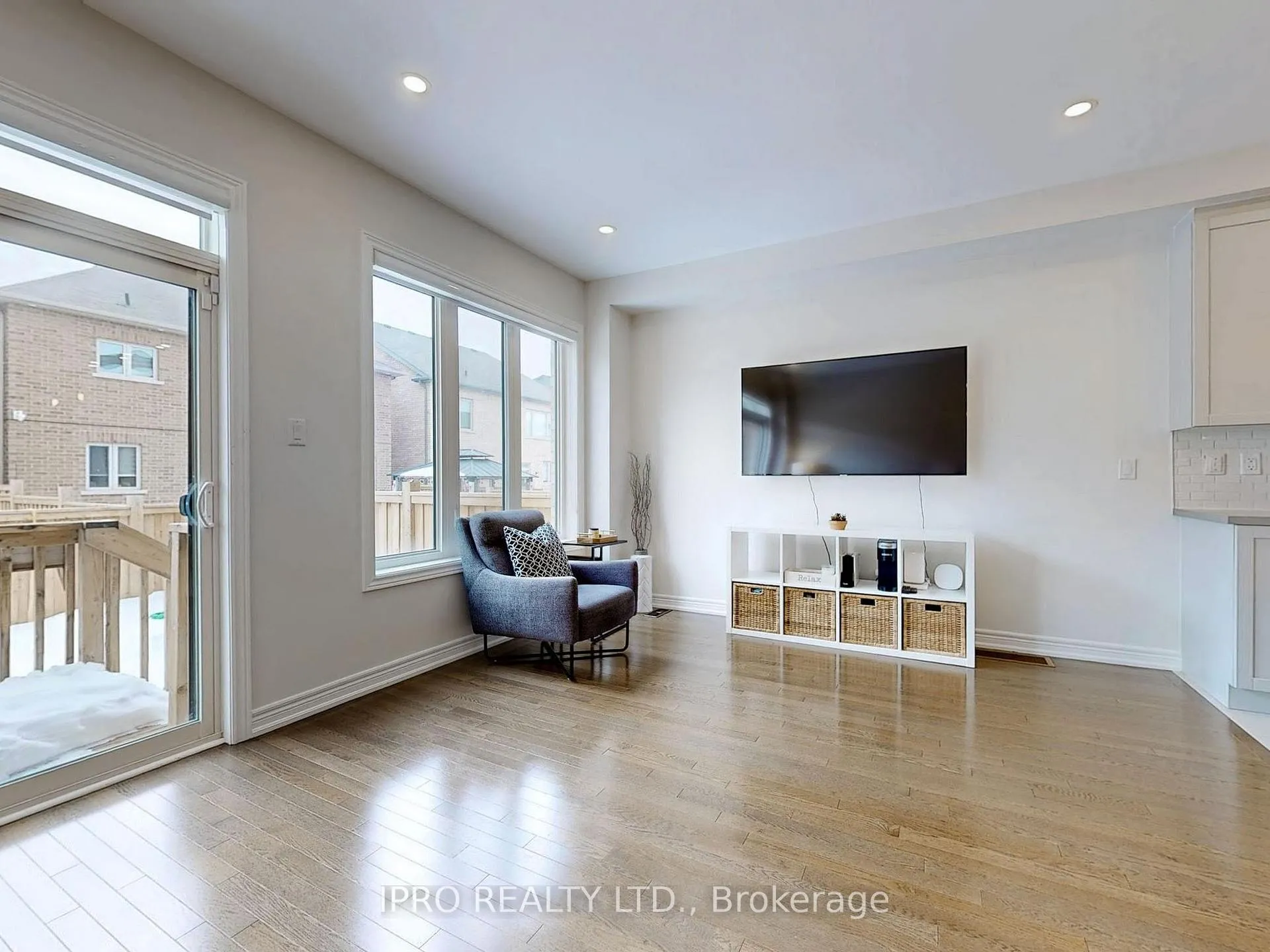 Photo 8 of 10 Adventura Road, Brampton, Northwest Brampton — HOMEH