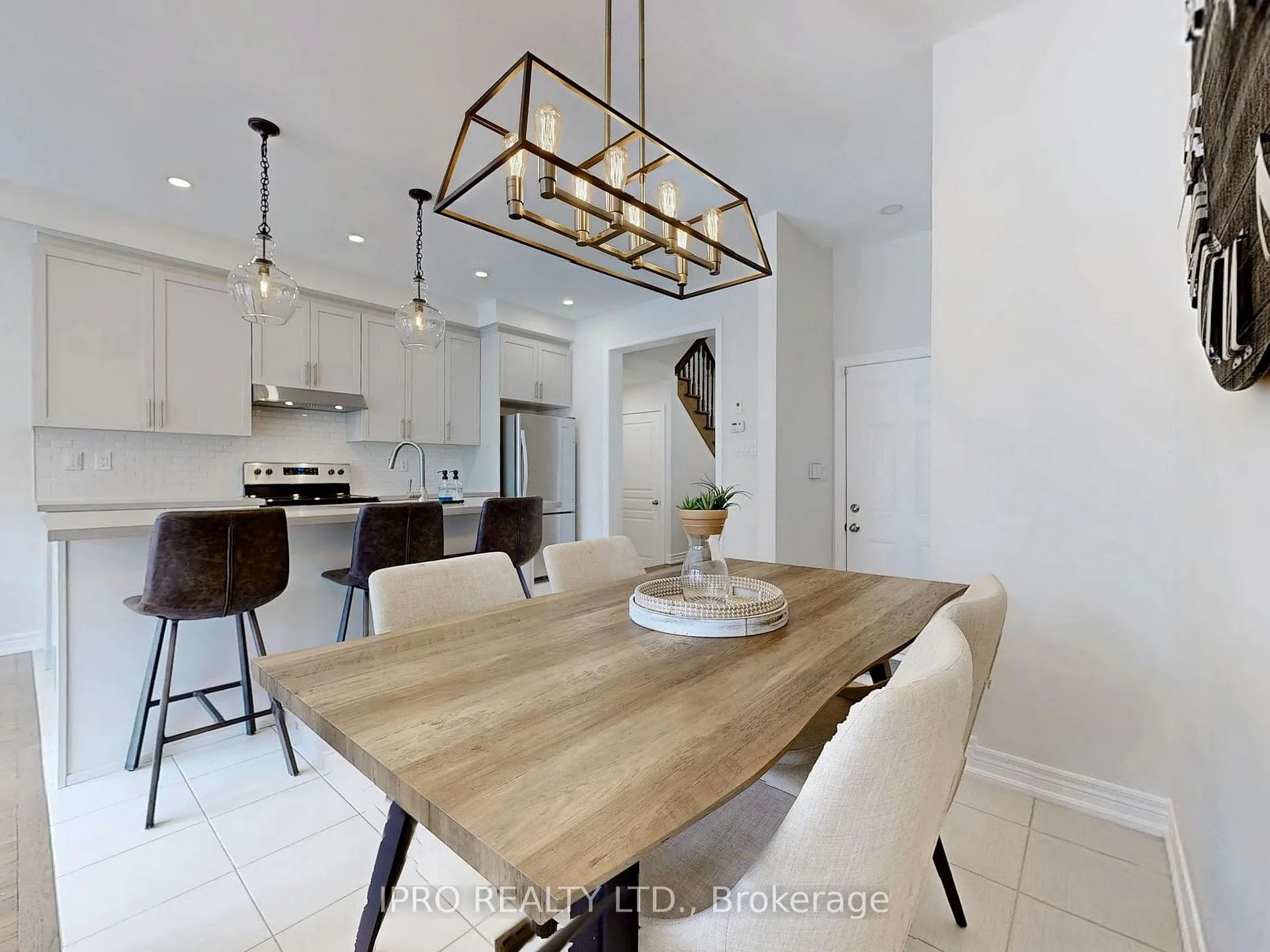 Photo 11 of 10 Adventura Road, Brampton, Northwest Brampton — HOMEH
