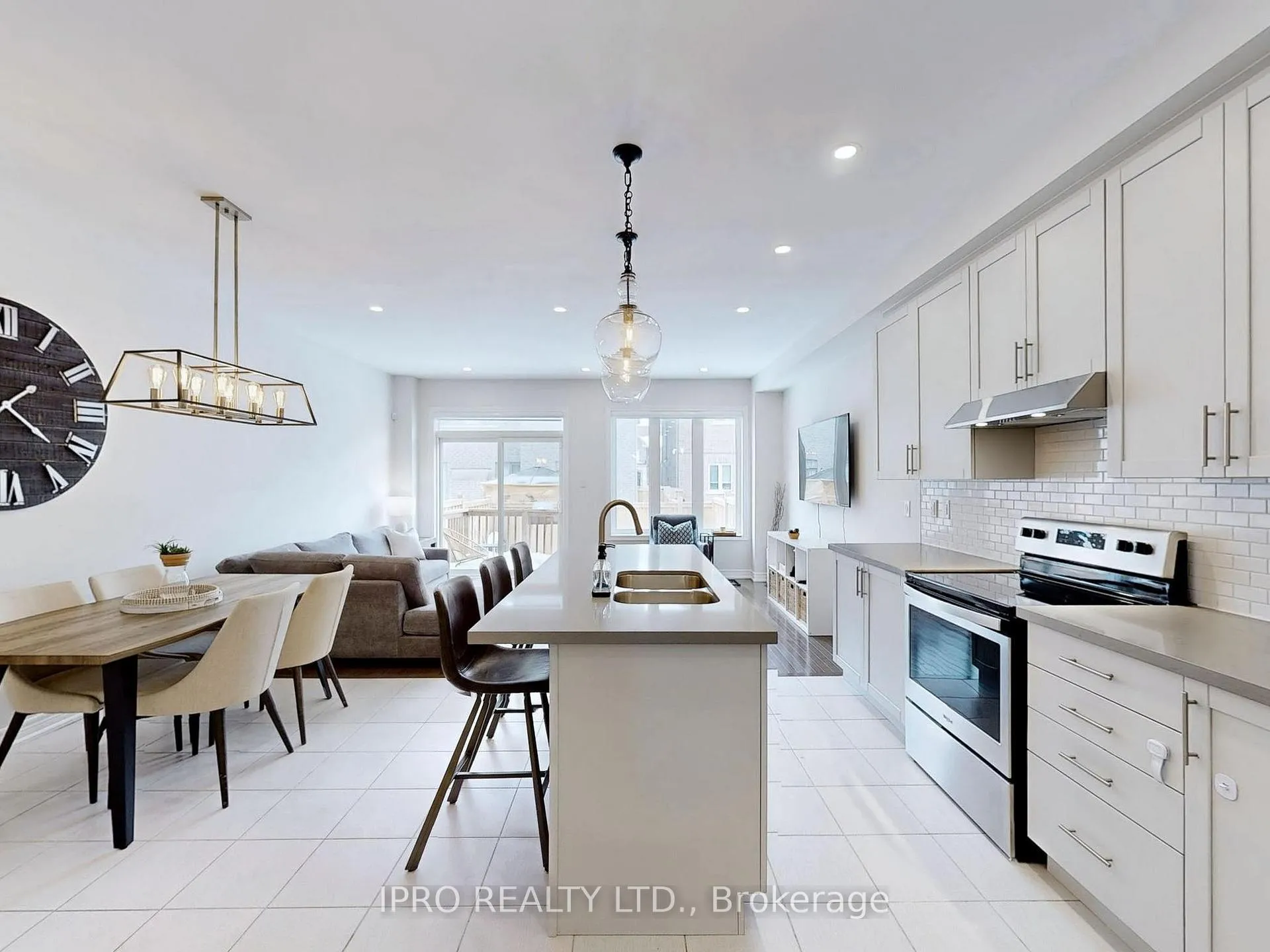Photo 12 of 10 Adventura Road, Brampton, Northwest Brampton — HOMEH