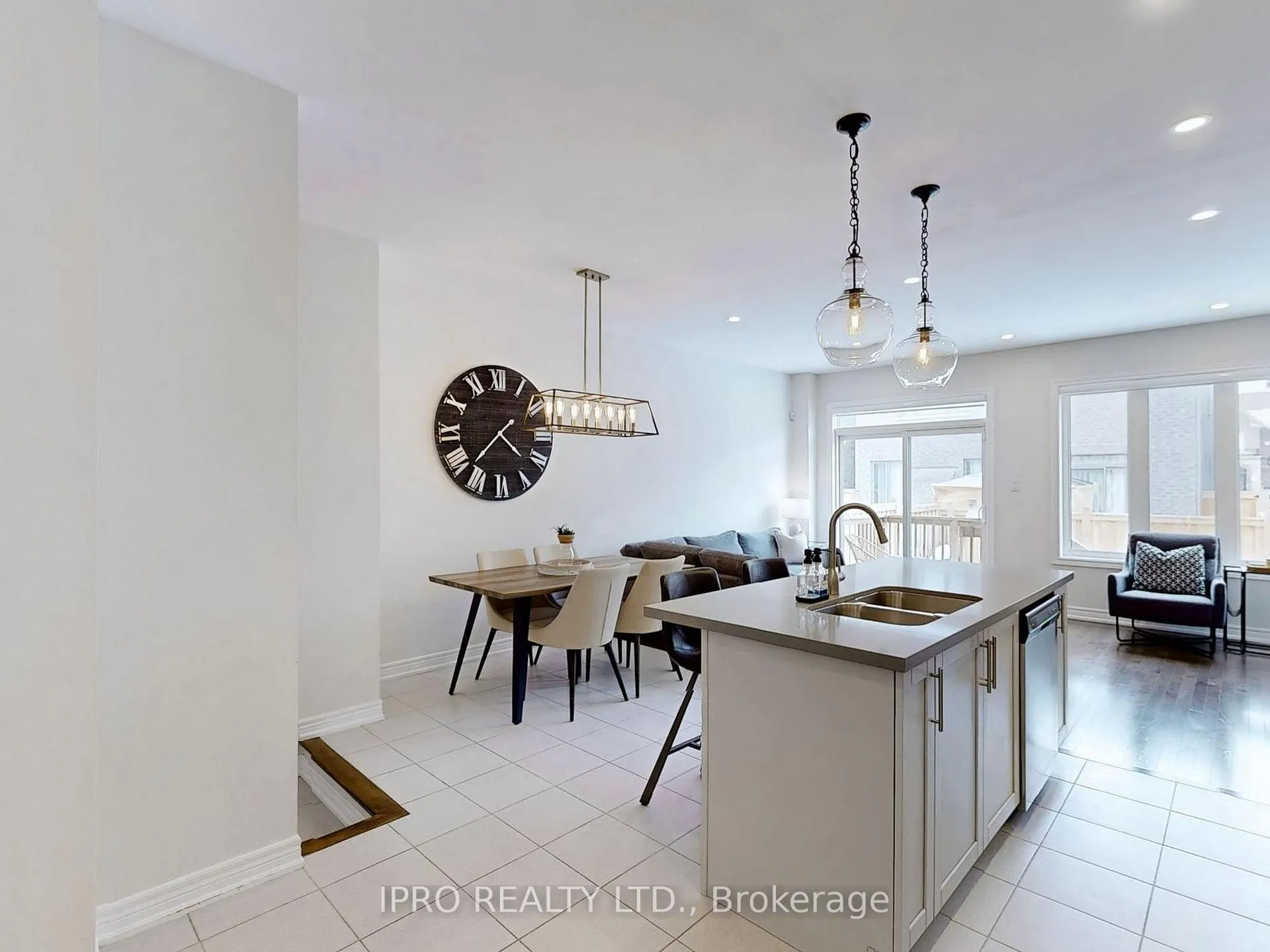 Photo 13 of 10 Adventura Road, Brampton, Northwest Brampton — HOMEH