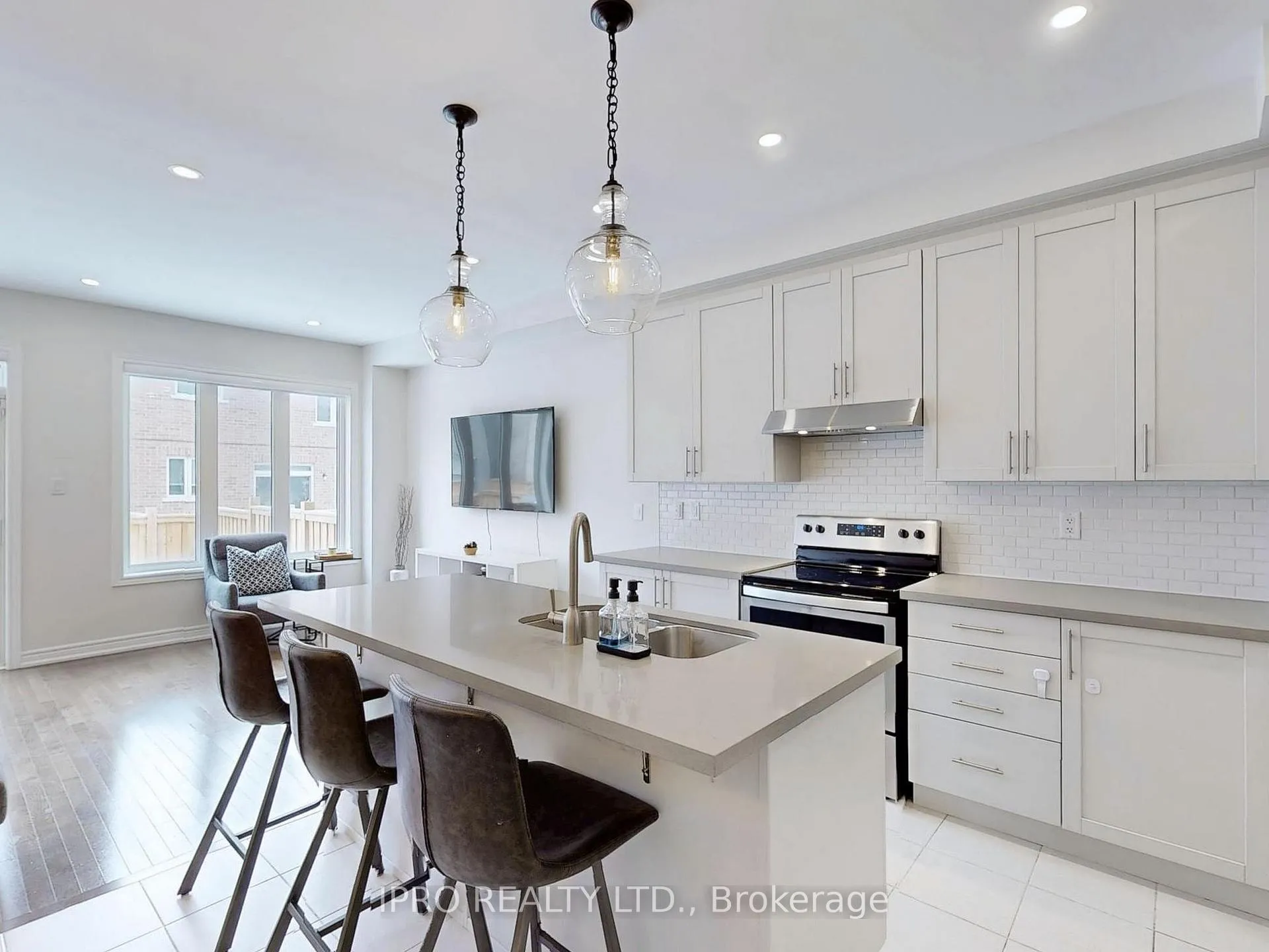 Photo 14 of 10 Adventura Road, Brampton, Northwest Brampton — HOMEH