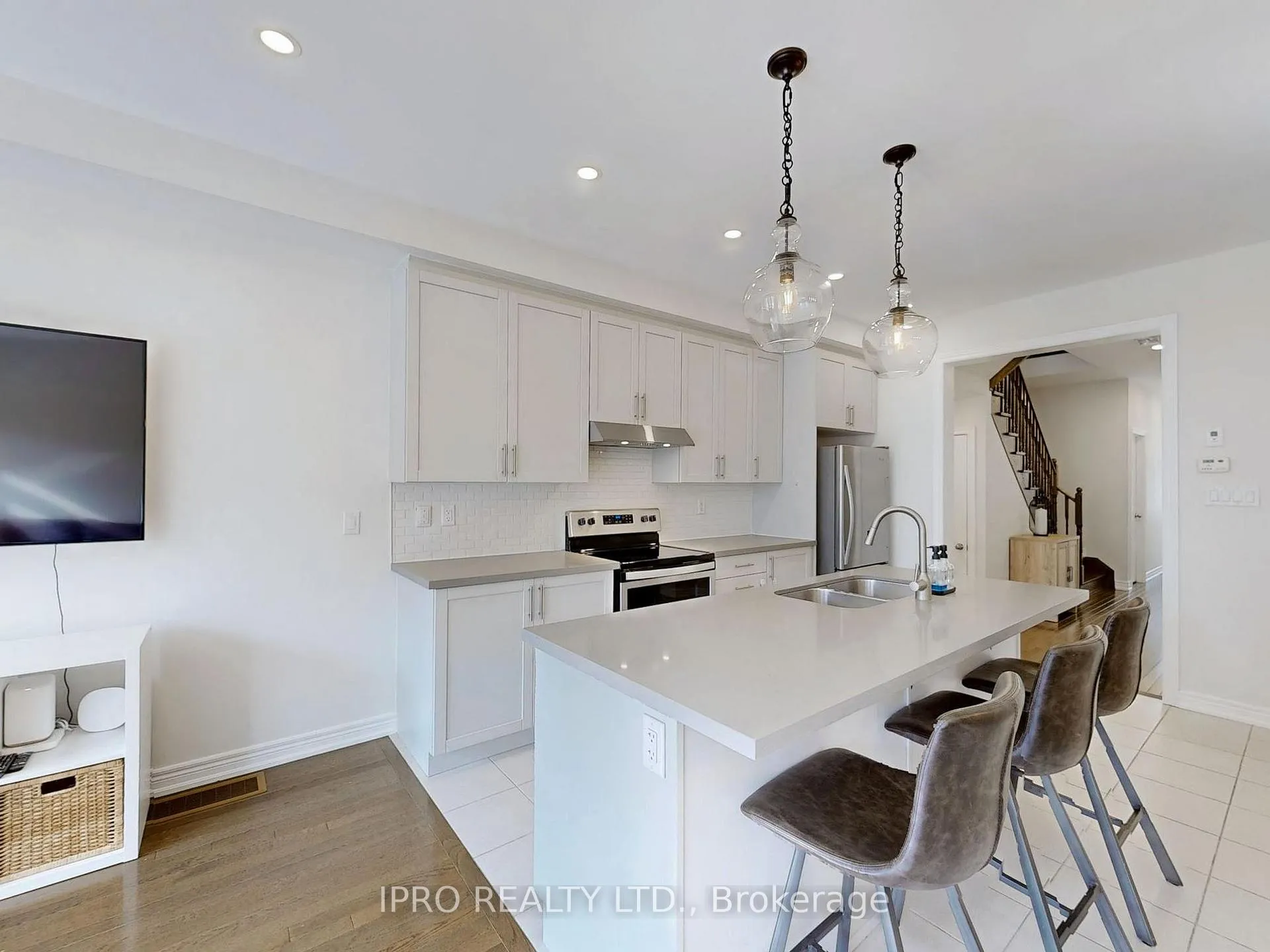 Photo 15 of 10 Adventura Road, Brampton, Northwest Brampton — HOMEH