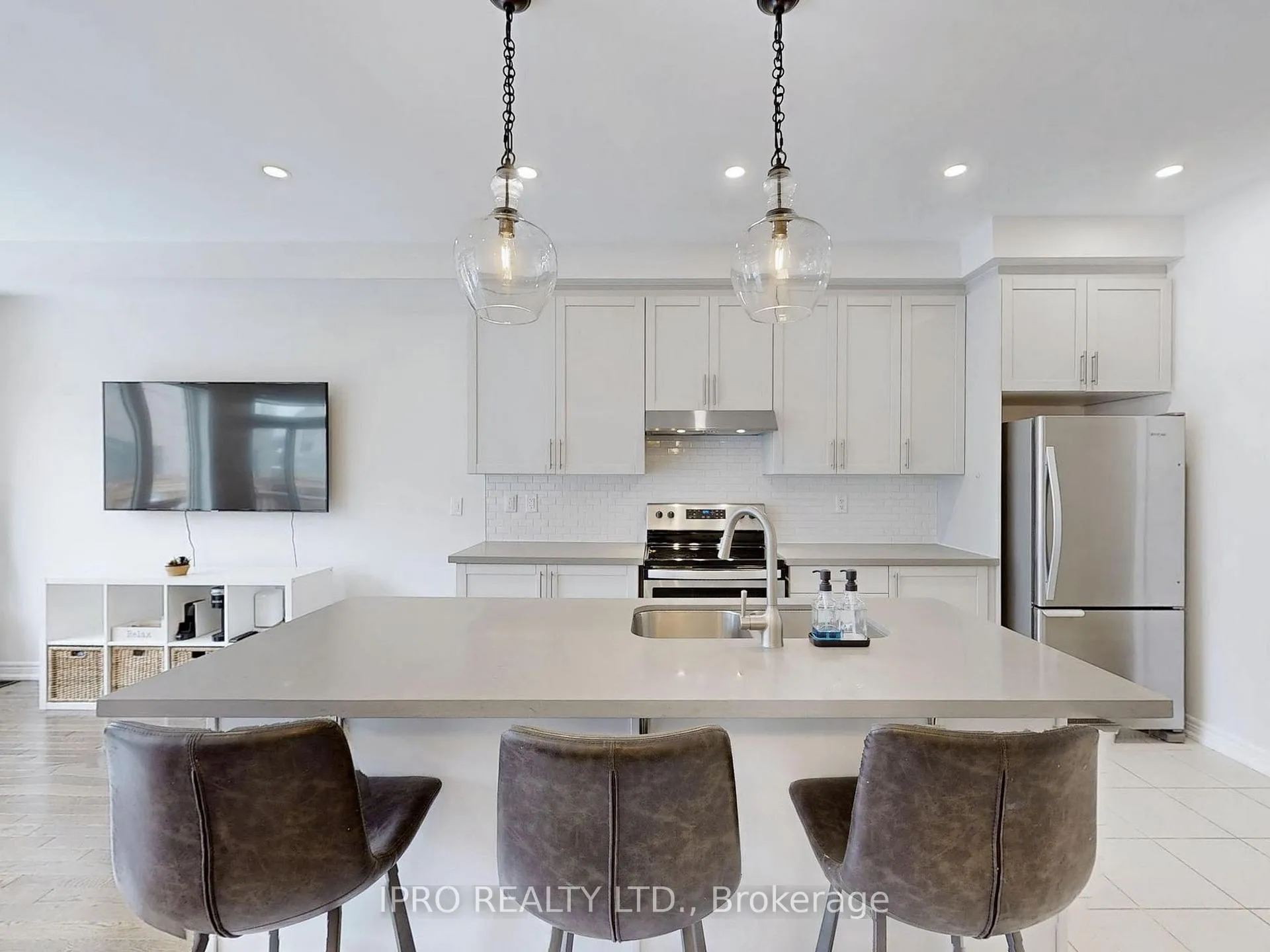 Photo 16 of 10 Adventura Road, Brampton, Northwest Brampton — HOMEH