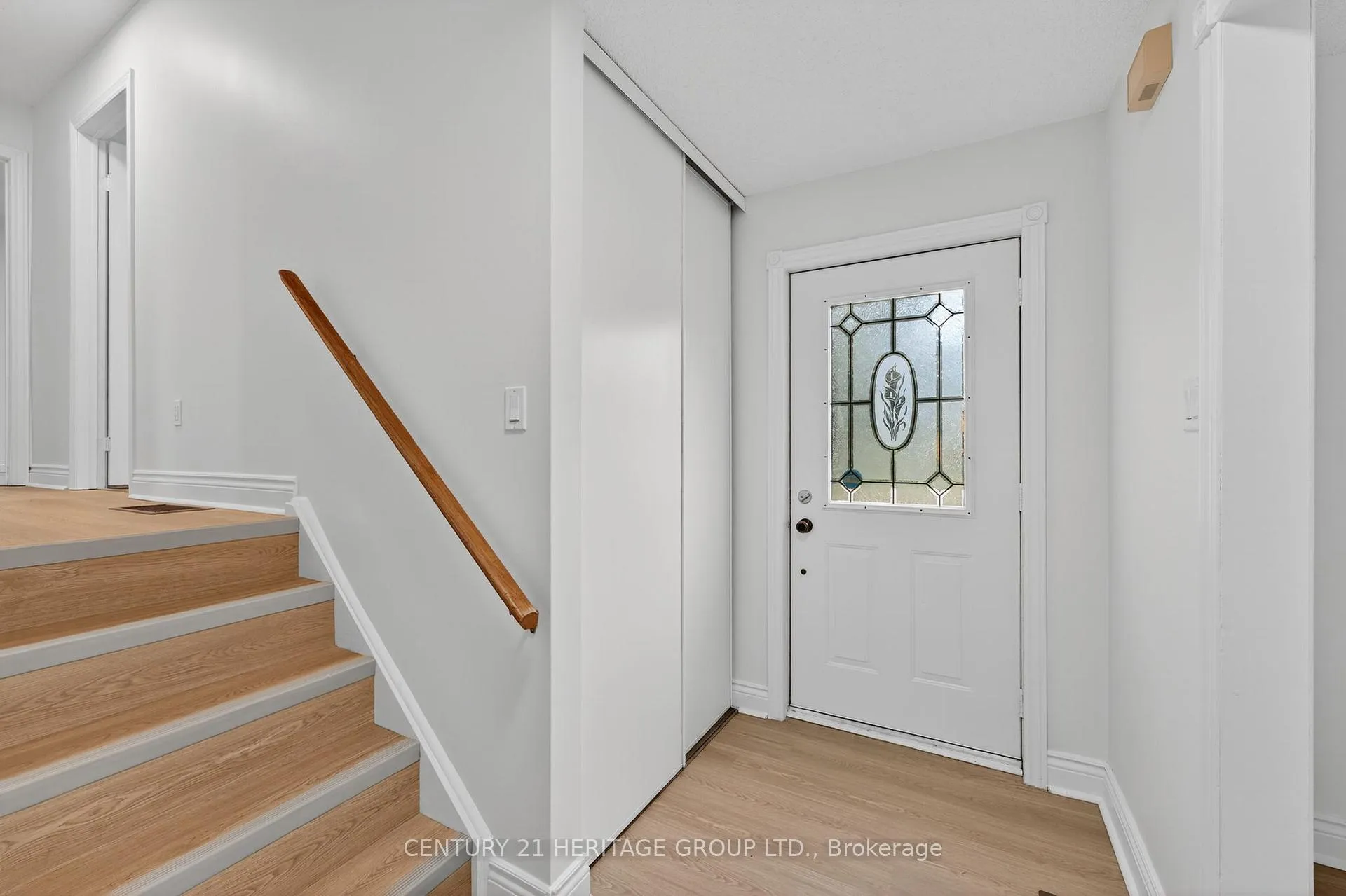 Photo 5 of 1087 County Rd 42, Clearview, Stayner — HOMEH