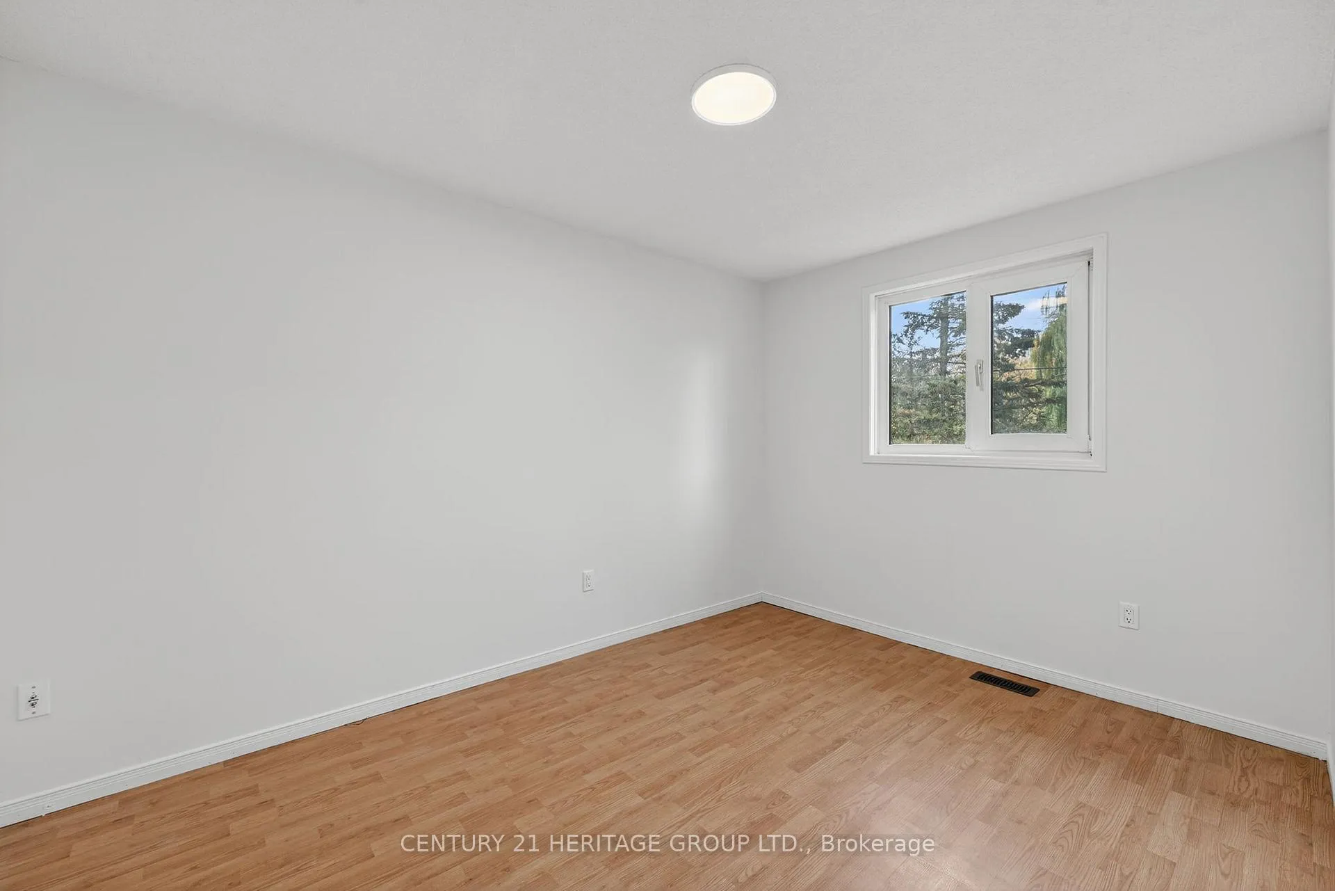 Photo 25 of 1087 County Rd 42, Clearview, Stayner — HOMEH