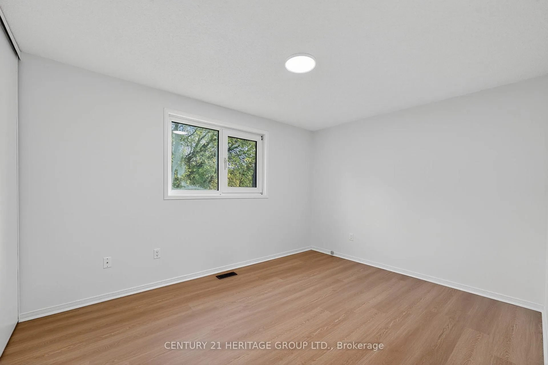 Photo 29 of 1087 County Rd 42, Clearview, Stayner — HOMEH