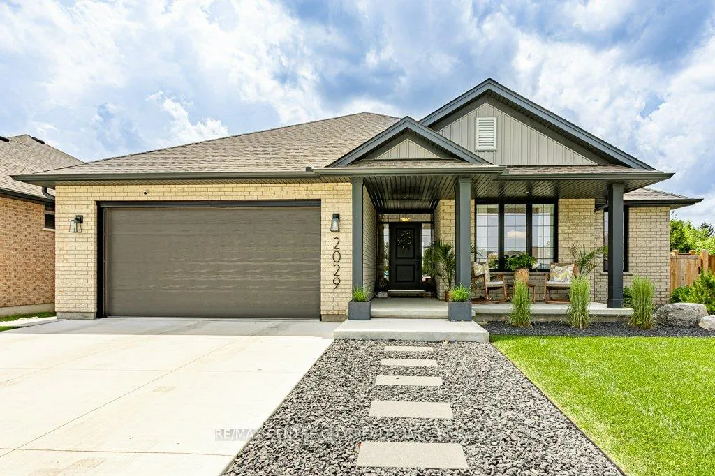 Photo 1 of 2029 Lockwood Crescent, Strathroy-Caradoc, Mount Brydges — HOMEH