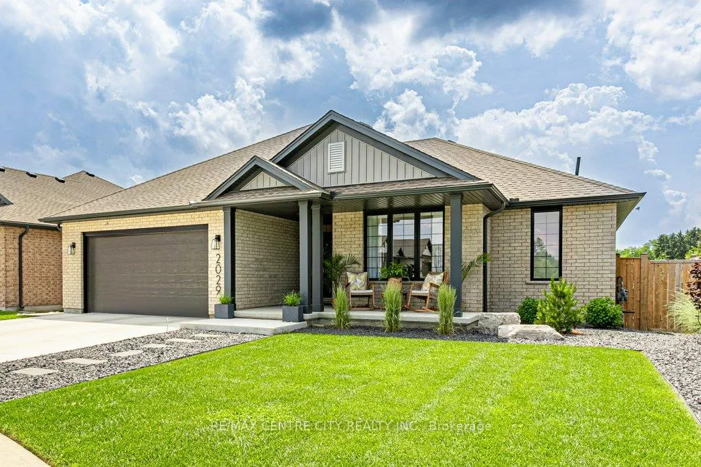 Photo 3 of 2029 Lockwood Crescent, Strathroy-Caradoc, Mount Brydges — HOMEH