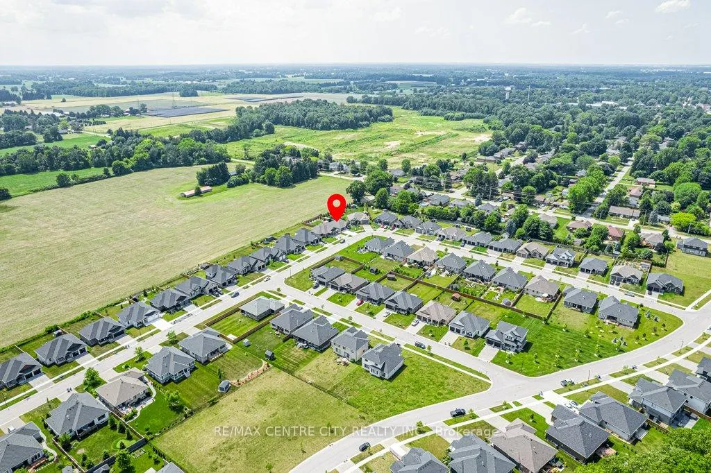 Photo 43 of 2029 Lockwood Crescent, Strathroy-Caradoc, Mount Brydges — HOMEH