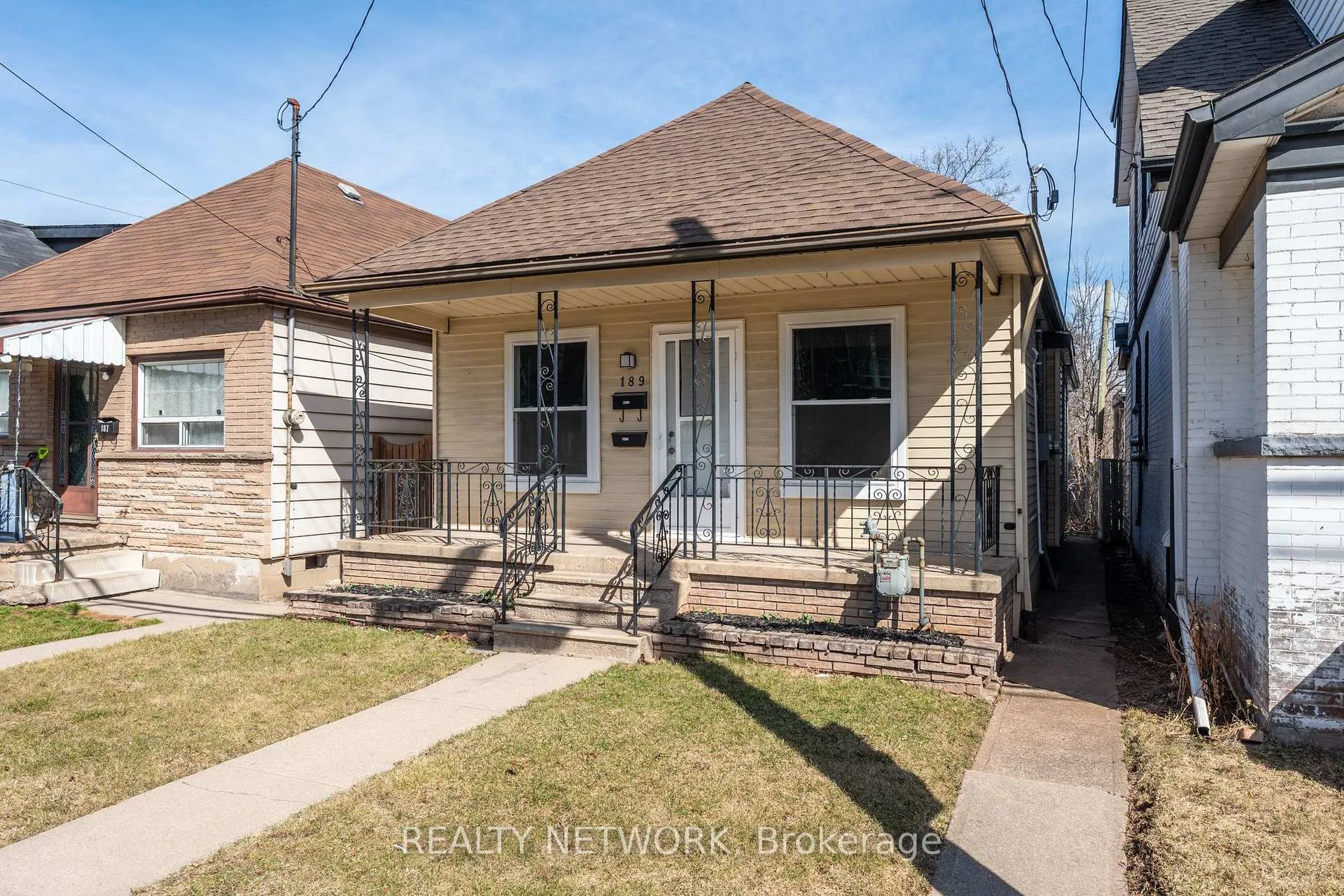 Photo 2 of 189 Britannia Avenue, Hamilton, Crown Point — HOMEH
