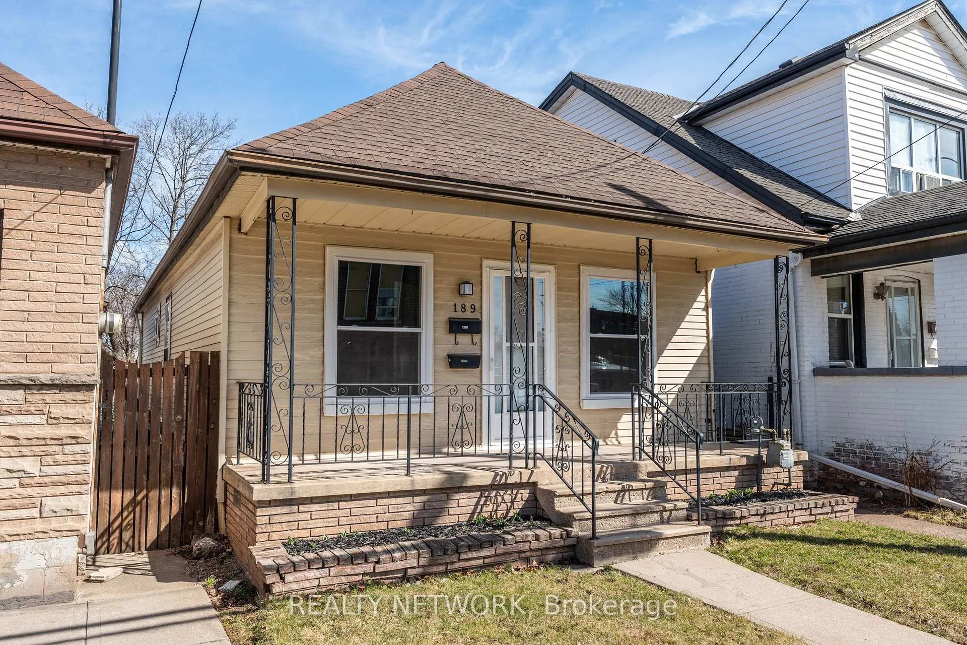 Photo 3 of 189 Britannia Avenue, Hamilton, Crown Point — HOMEH