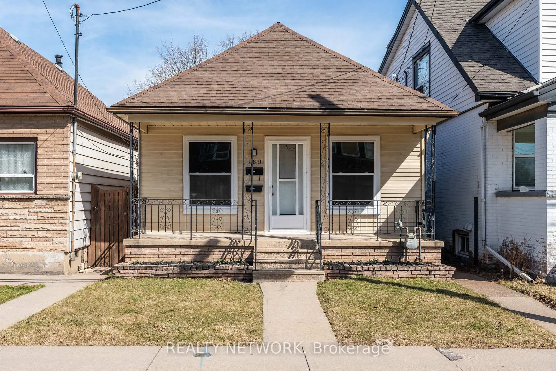 Photo 4 of 189 Britannia Avenue, Hamilton, Crown Point — HOMEH
