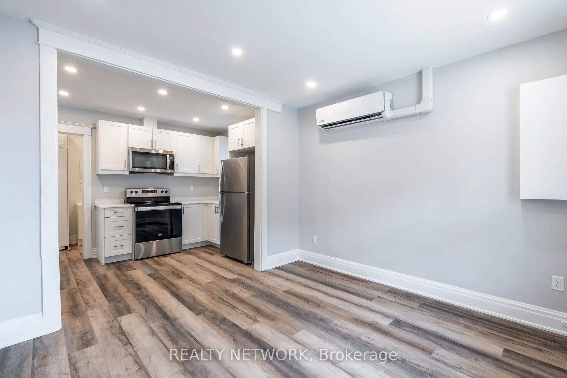 Photo 5 of 189 Britannia Avenue, Hamilton, Crown Point — HOMEH