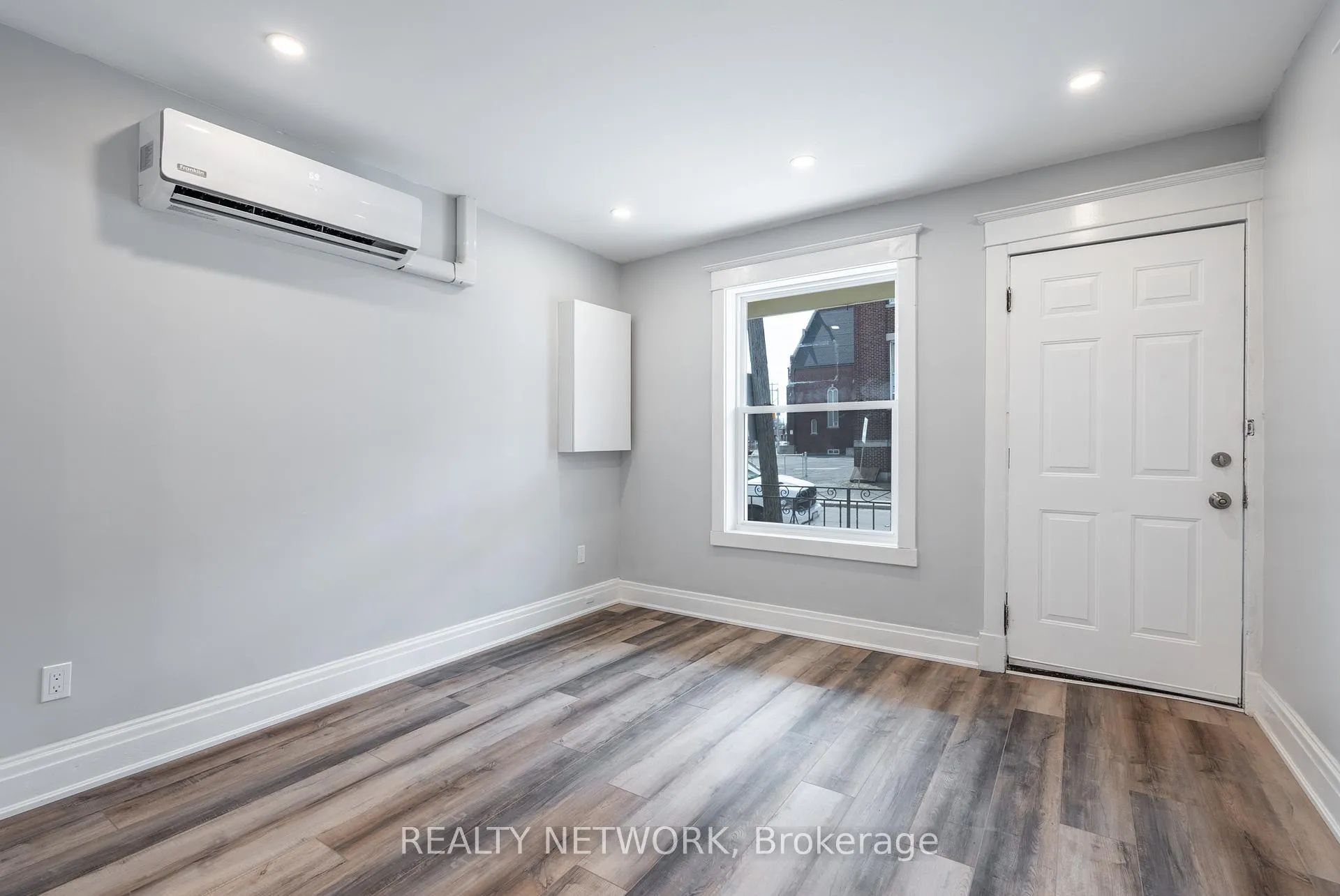 Photo 9 of 189 Britannia Avenue, Hamilton, Crown Point — HOMEH