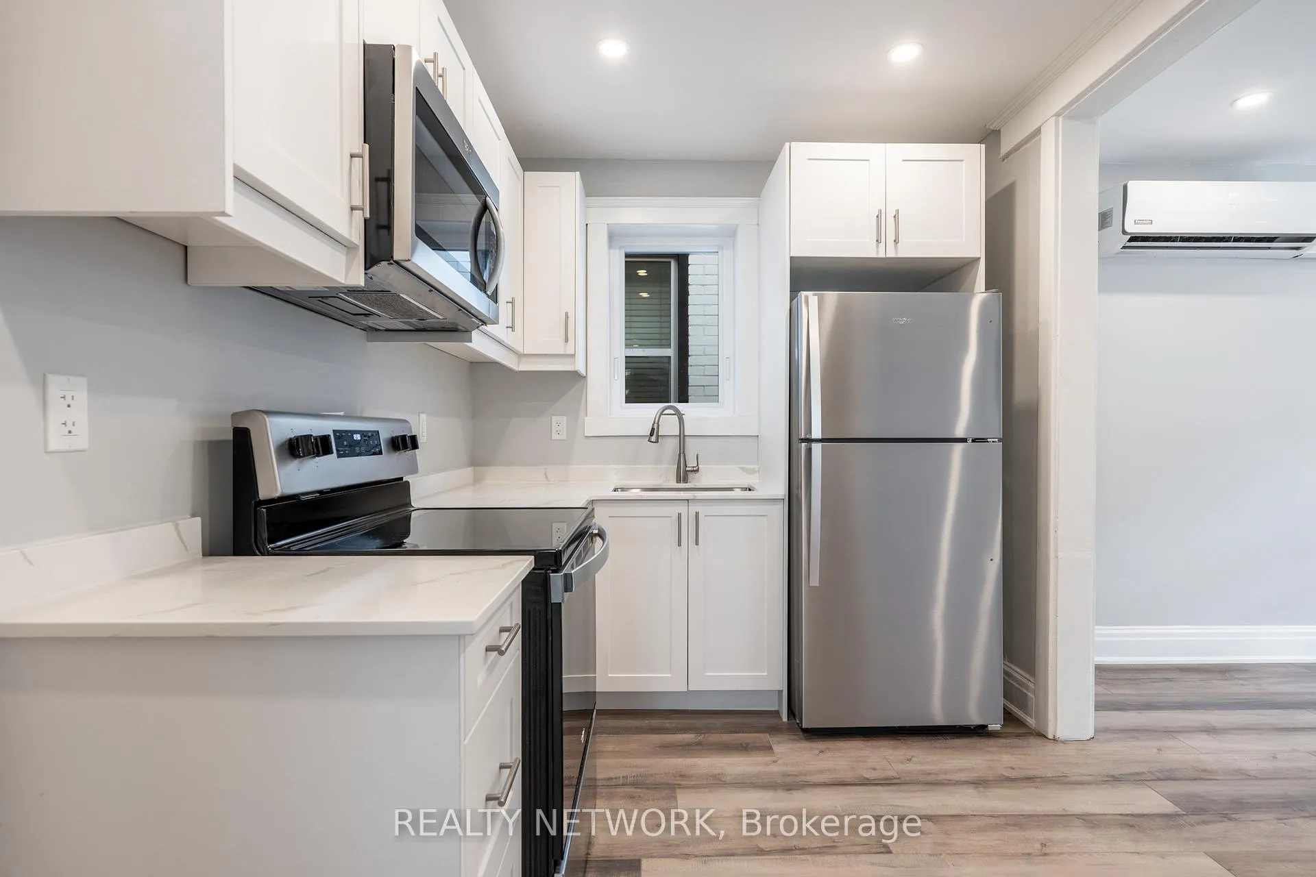 Photo 10 of 189 Britannia Avenue, Hamilton, Crown Point — HOMEH