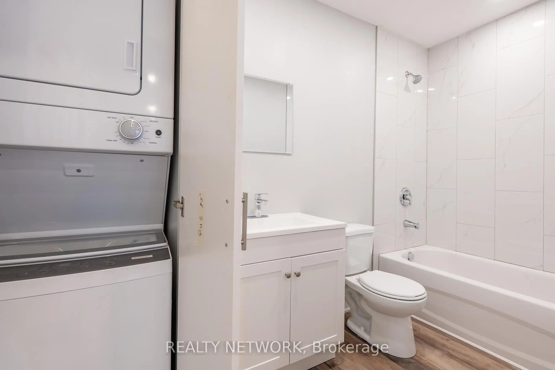 Photo 18 of 189 Britannia Avenue, Hamilton, Crown Point — HOMEH