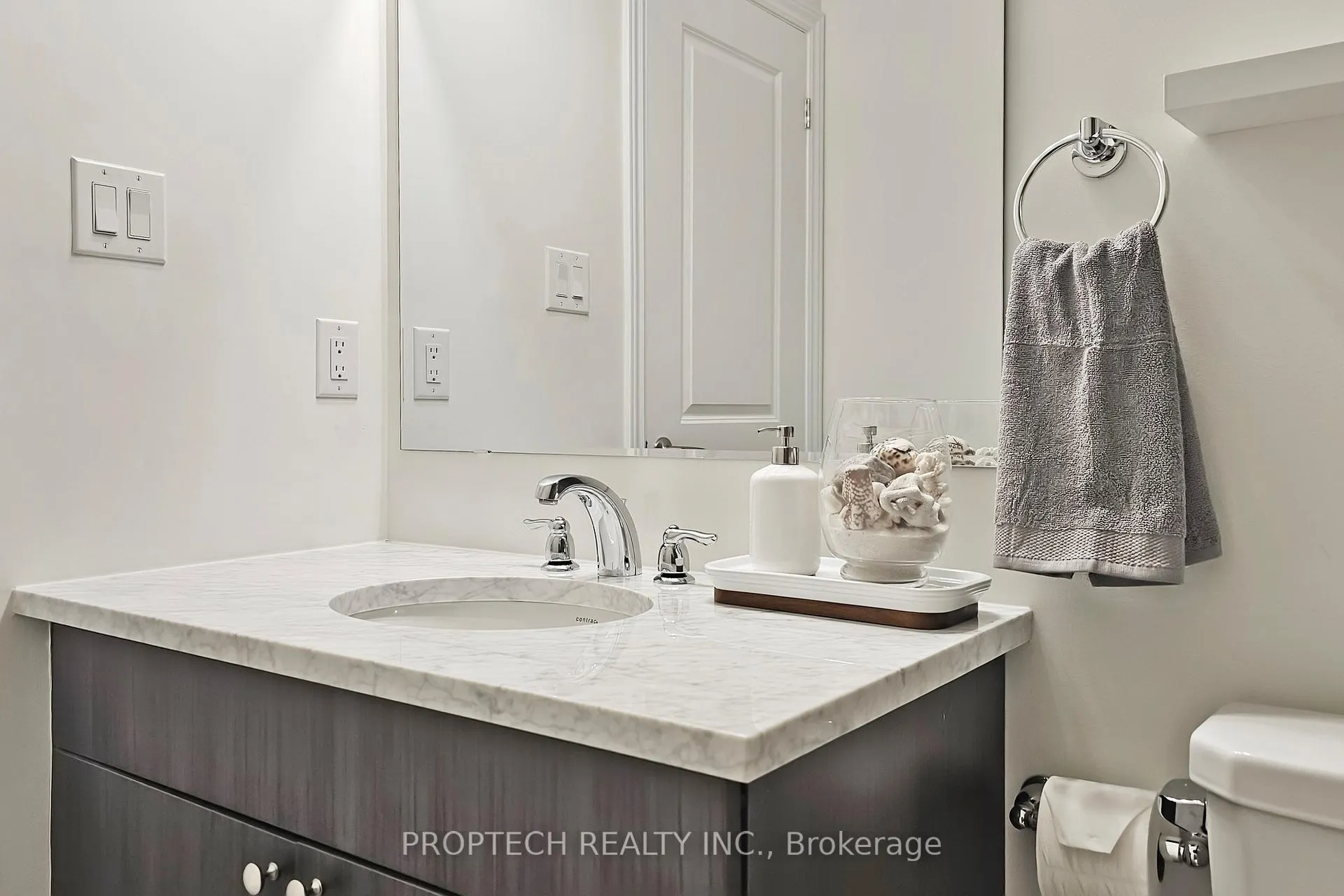 Photo 31 of 111 Barkerville Drive, Whitby, Rural Whitby — HOMEH
