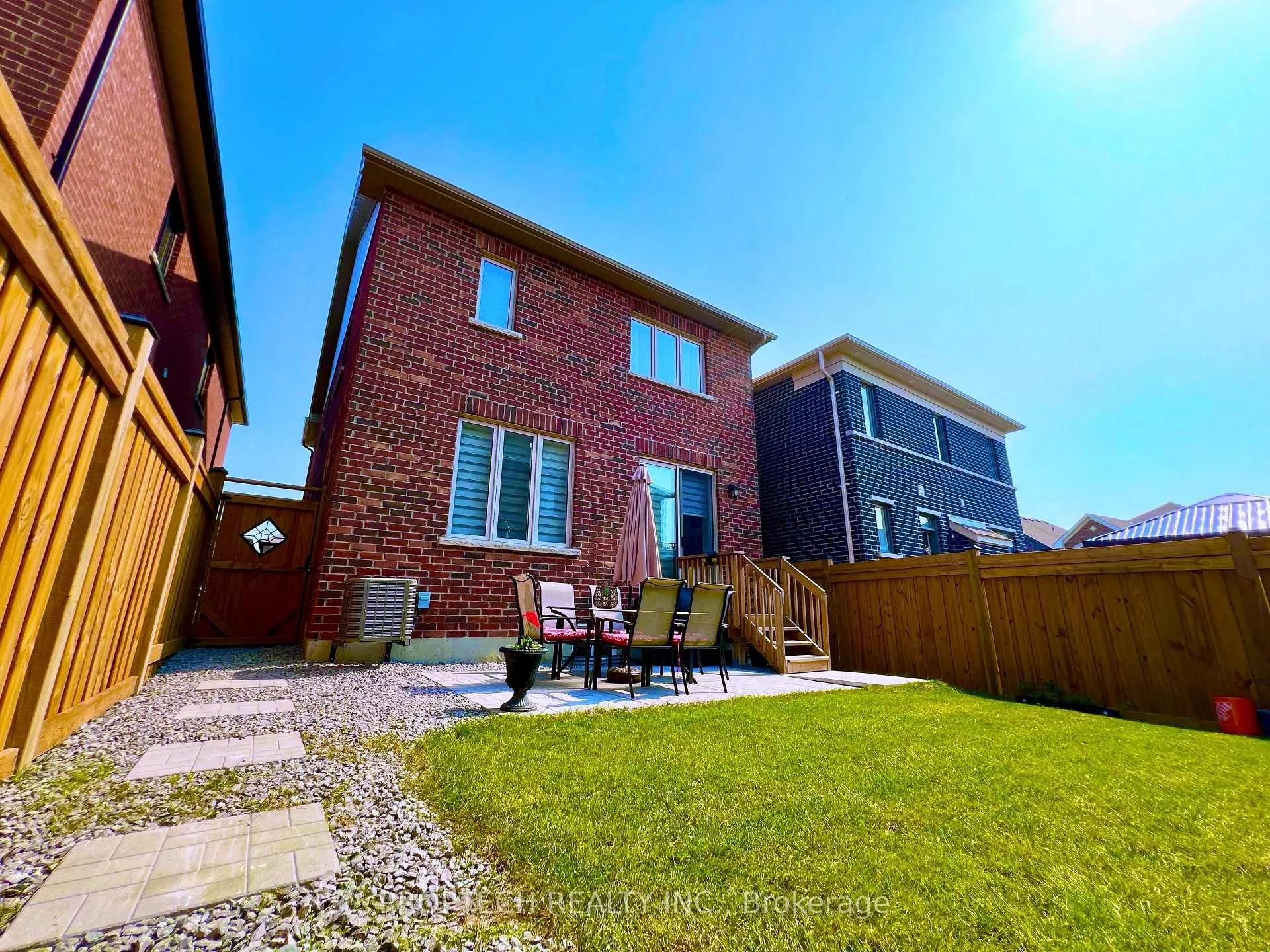 Photo 35 of 111 Barkerville Drive, Whitby, Rural Whitby — HOMEH