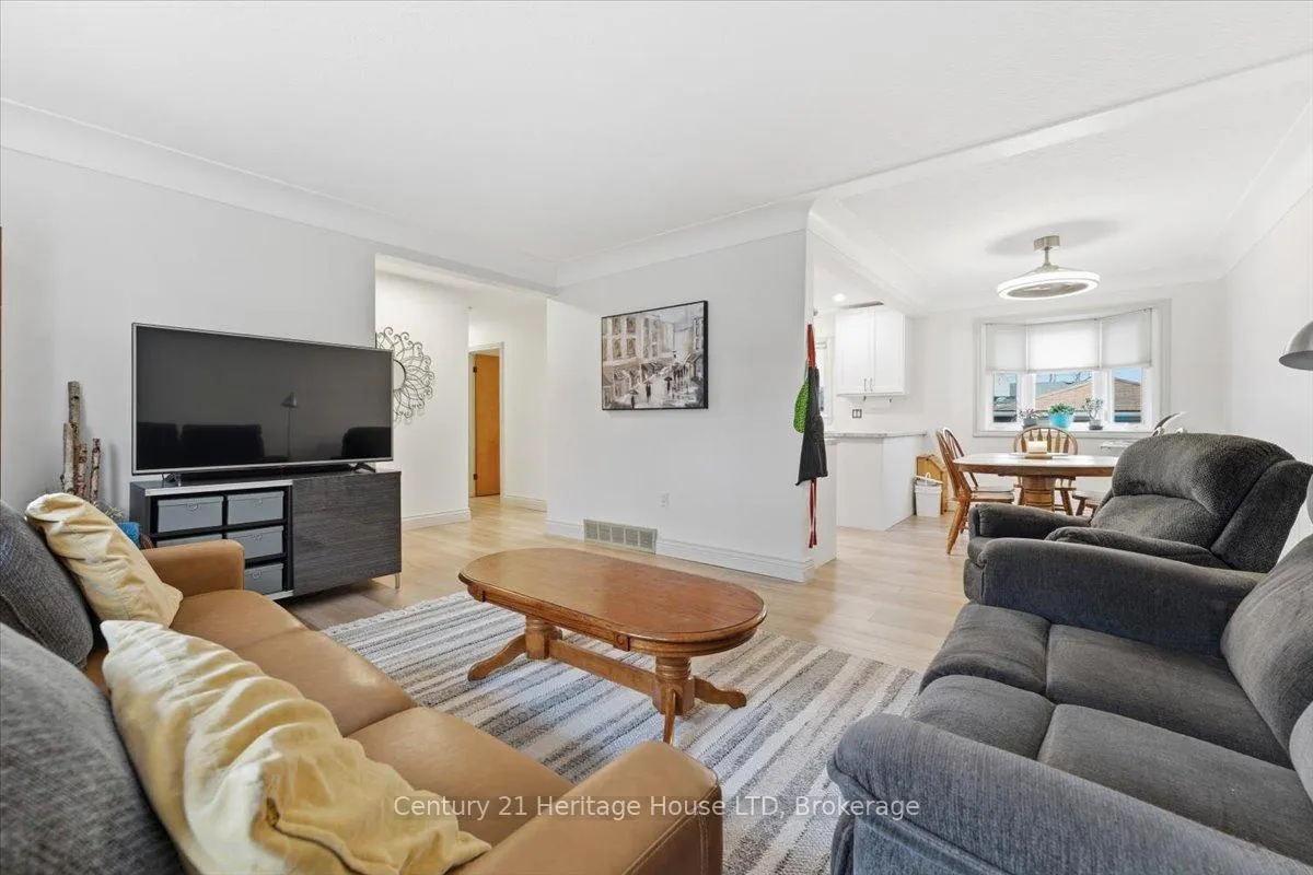 Photo 11 of 50 Barron Street, Welland, Prince Charles — HOMEH