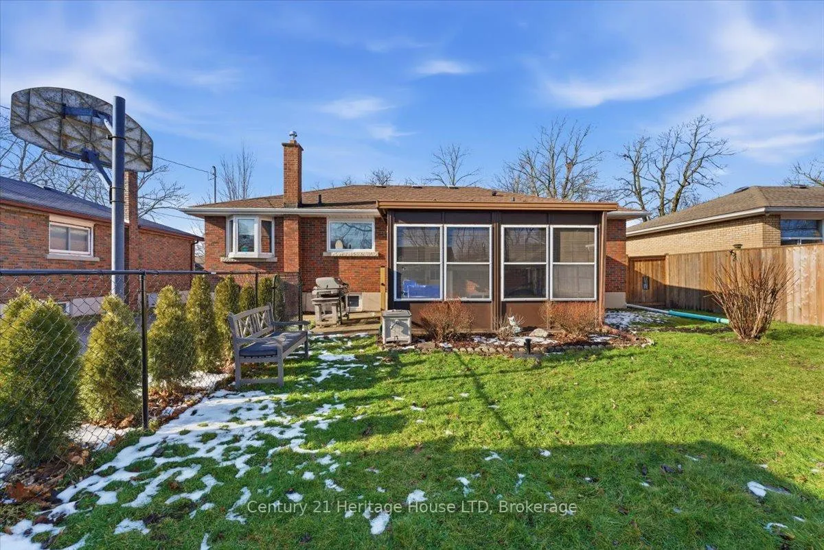 Photo 33 of 50 Barron Street, Welland, Prince Charles — HOMEH
