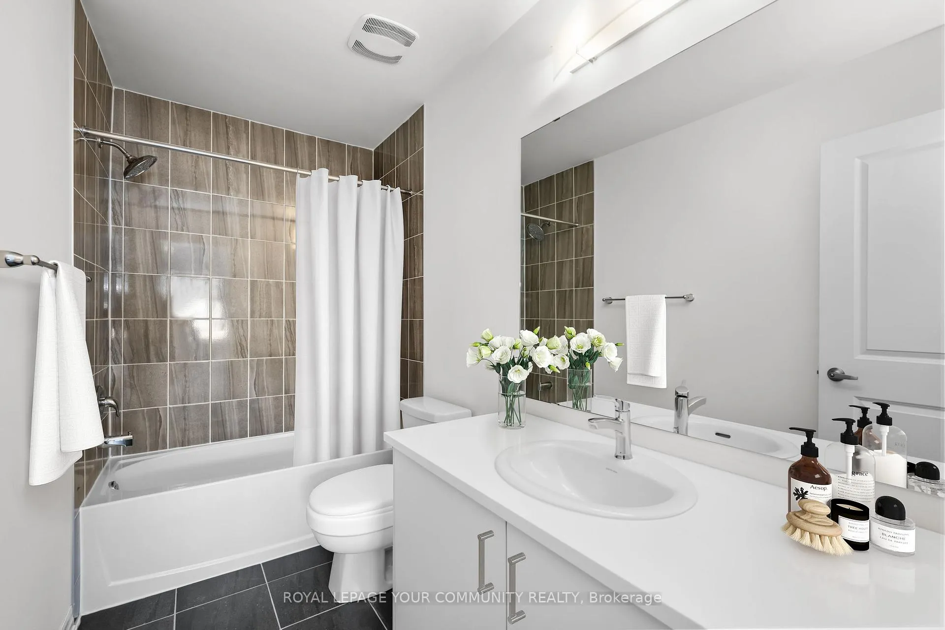 Photo 30 of 21 Red Maple Lane, Barrie, Innis-Shore — HOMEH