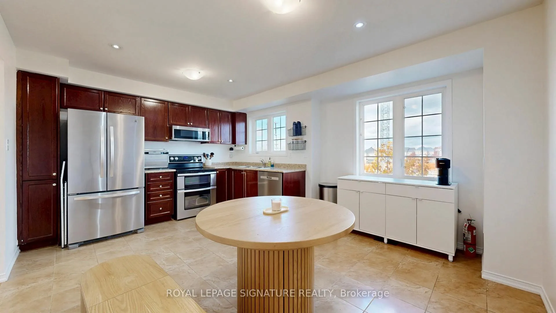 Photo 11 of 459 Rossland Road E, Ajax, Central East — HOMEH