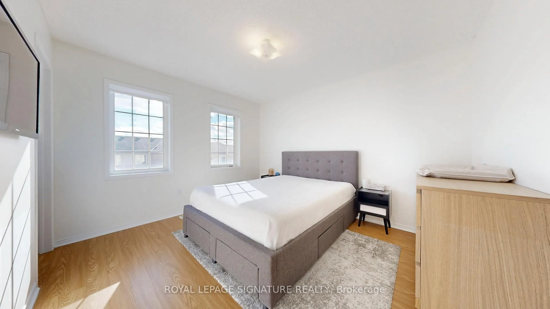 Photo 19 of 459 Rossland Road E, Ajax, Central East — HOMEH