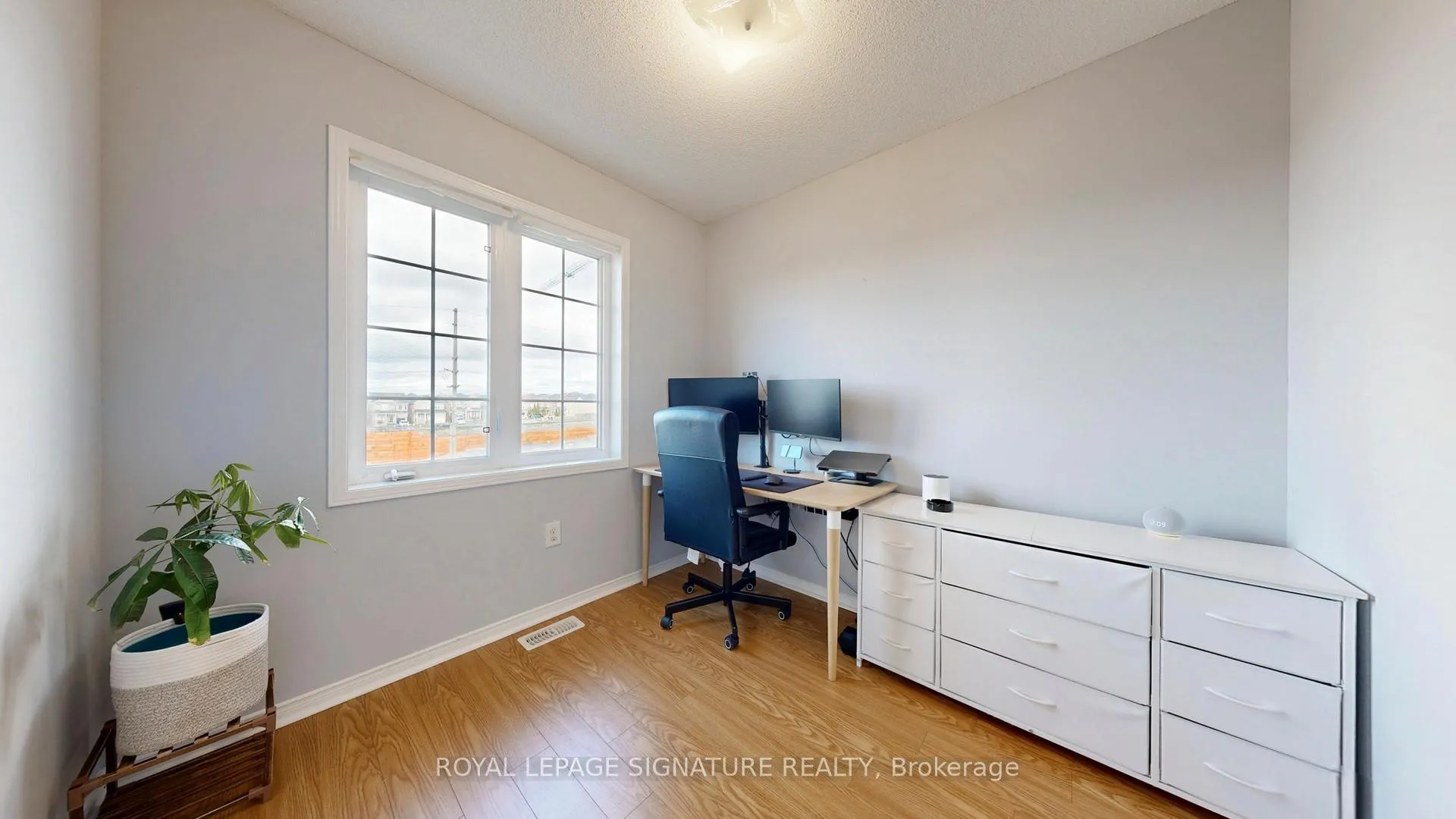 Photo 23 of 459 Rossland Road E, Ajax, Central East — HOMEH