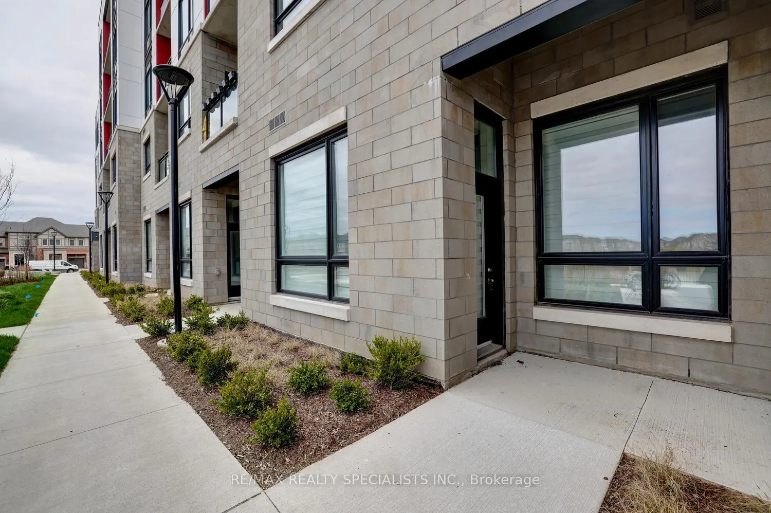 Photo 3 of Unit 101, 3265 Carding Mill Trail, Oakville, Glenorchy — HOMEH